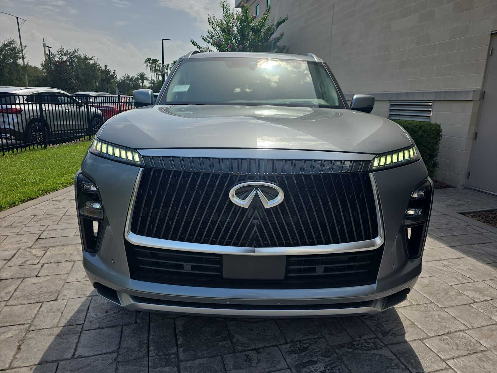 2027 INFINITI QX80 LUXE