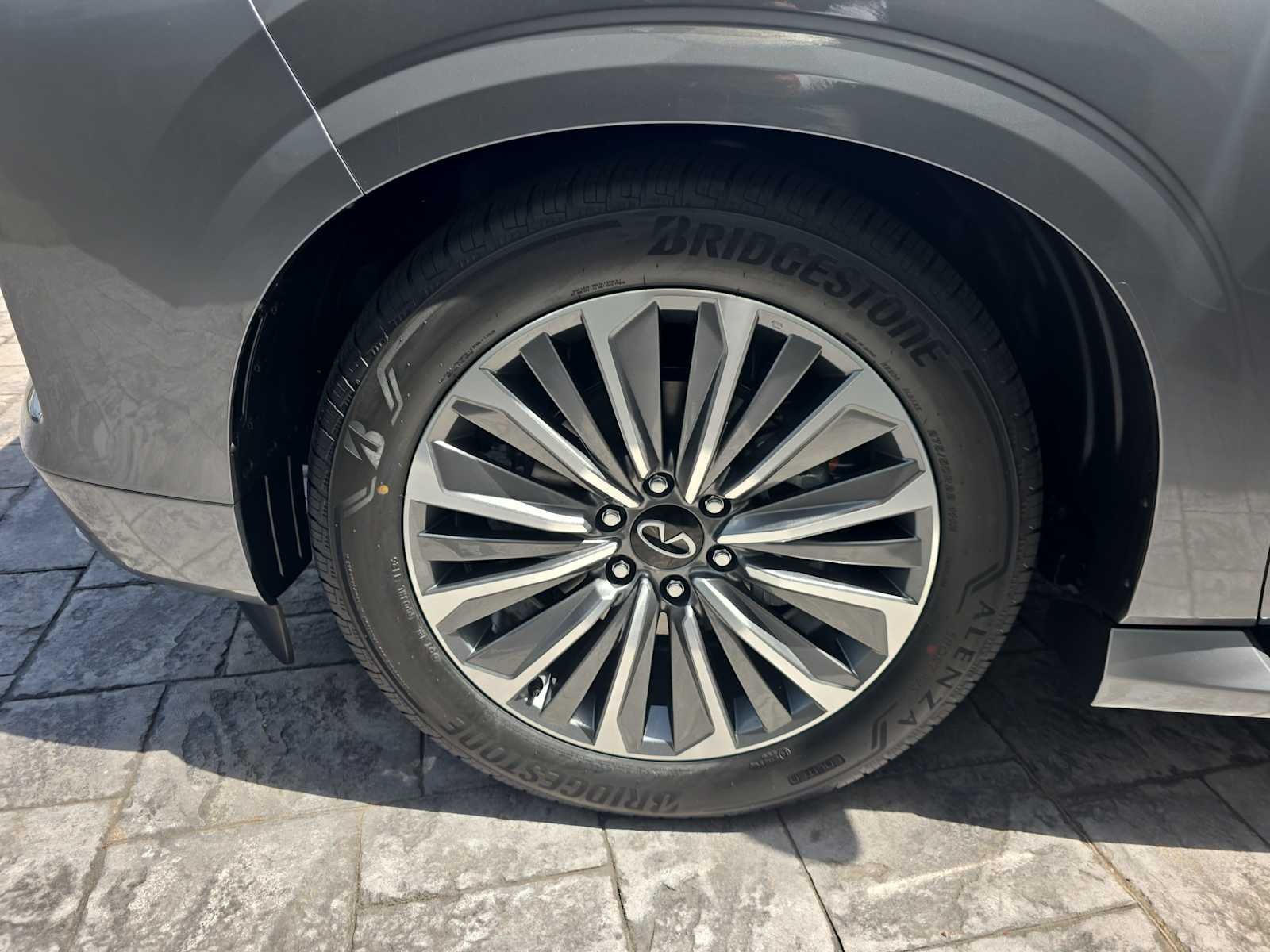2027 INFINITI QX80 LUXE