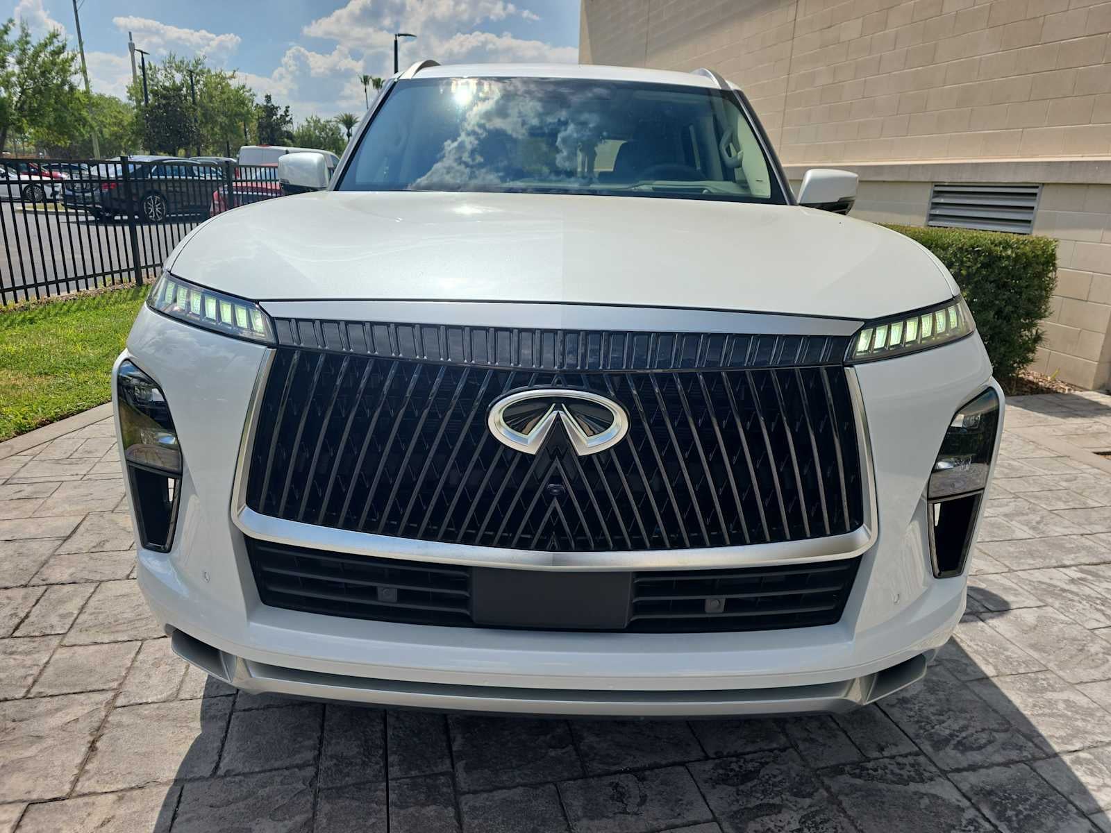 2026 INFINITI QX80 LUXE