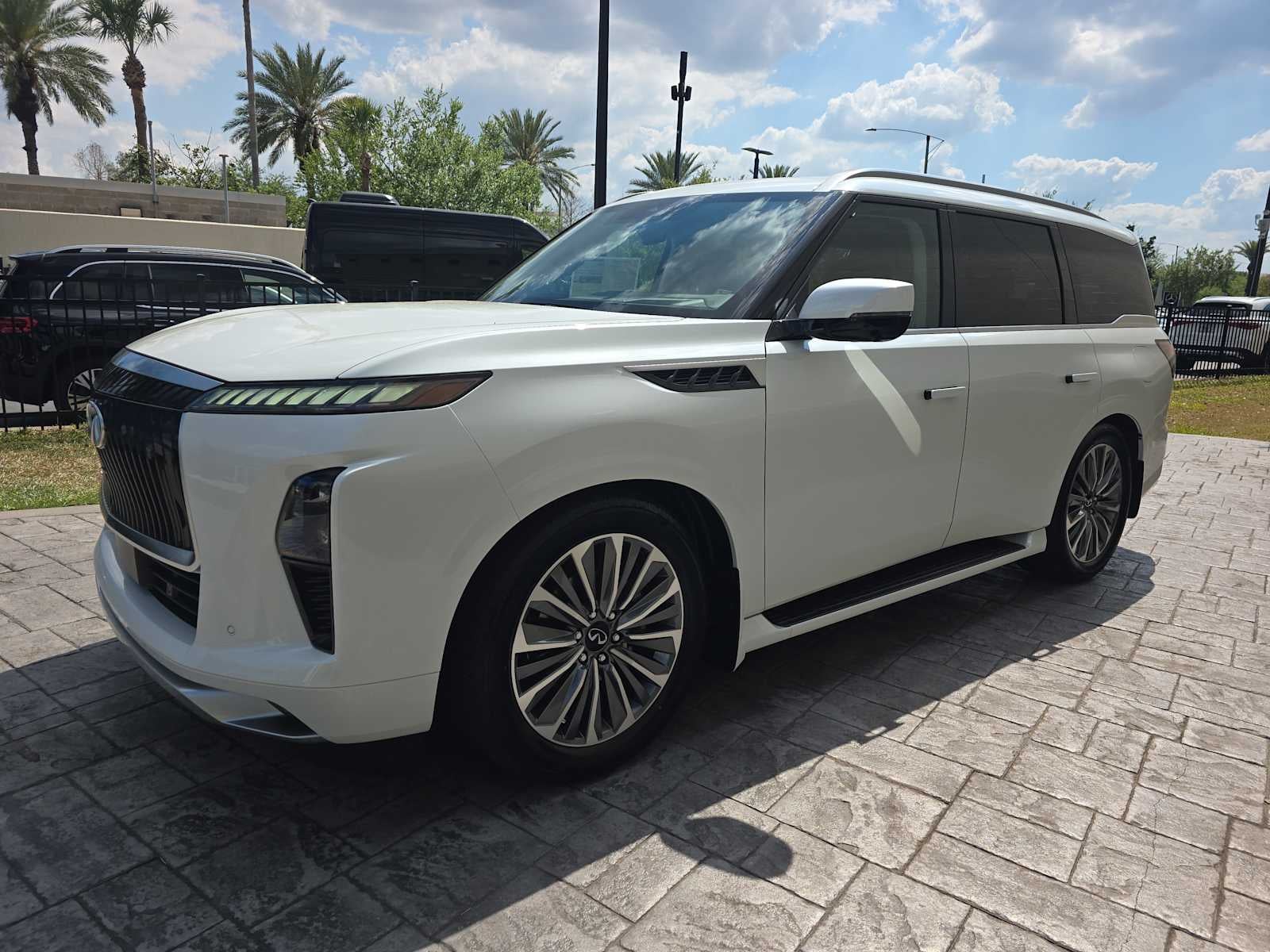 2026 INFINITI QX80 LUXE