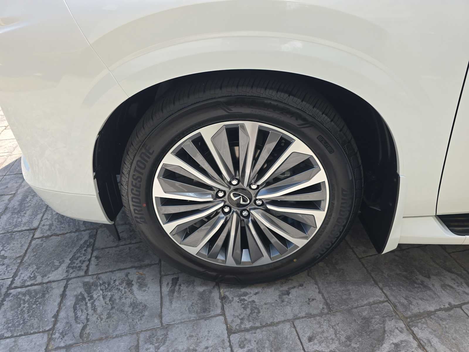 2026 INFINITI QX80 LUXE