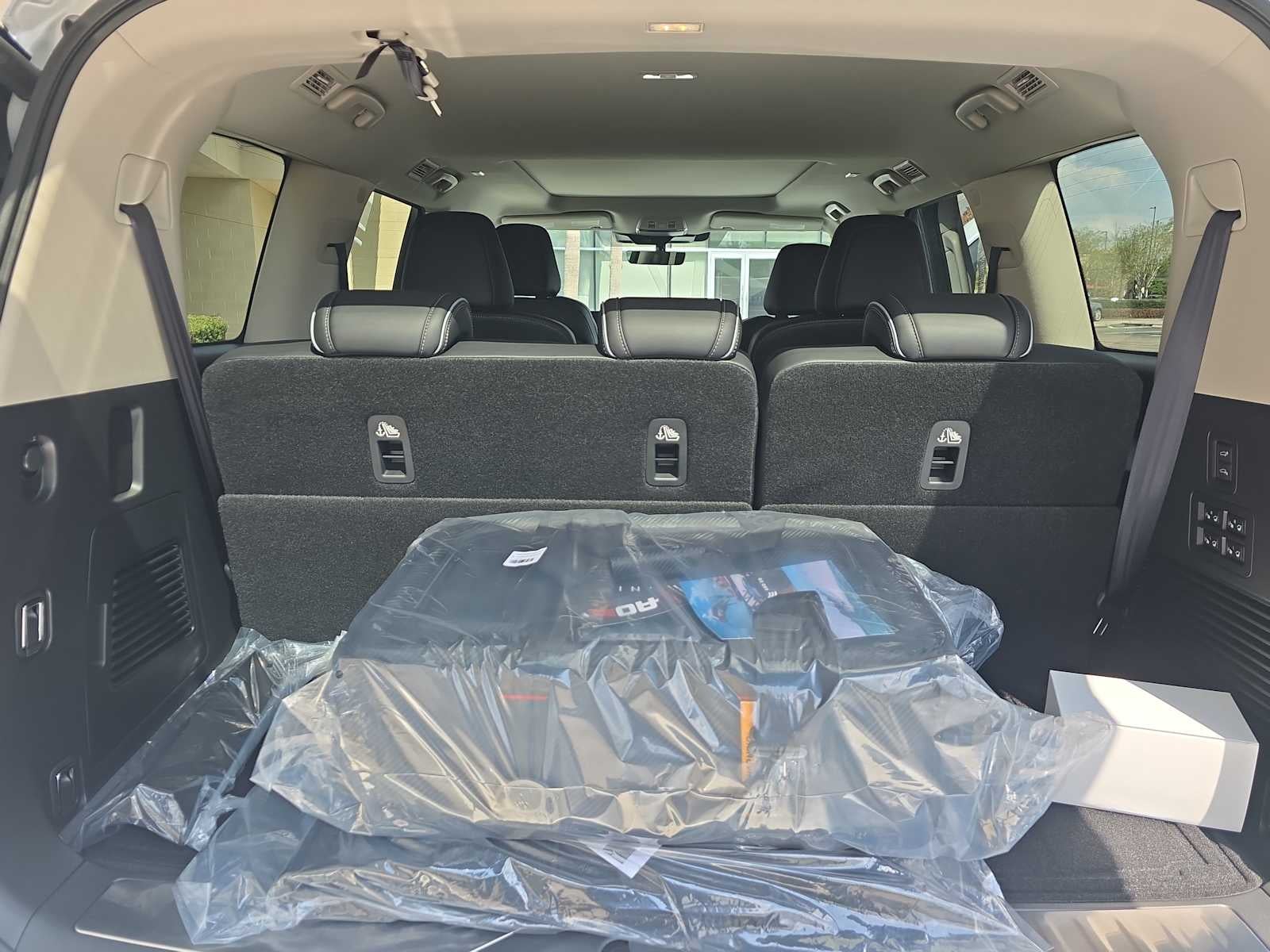 2026 INFINITI QX80 LUXE