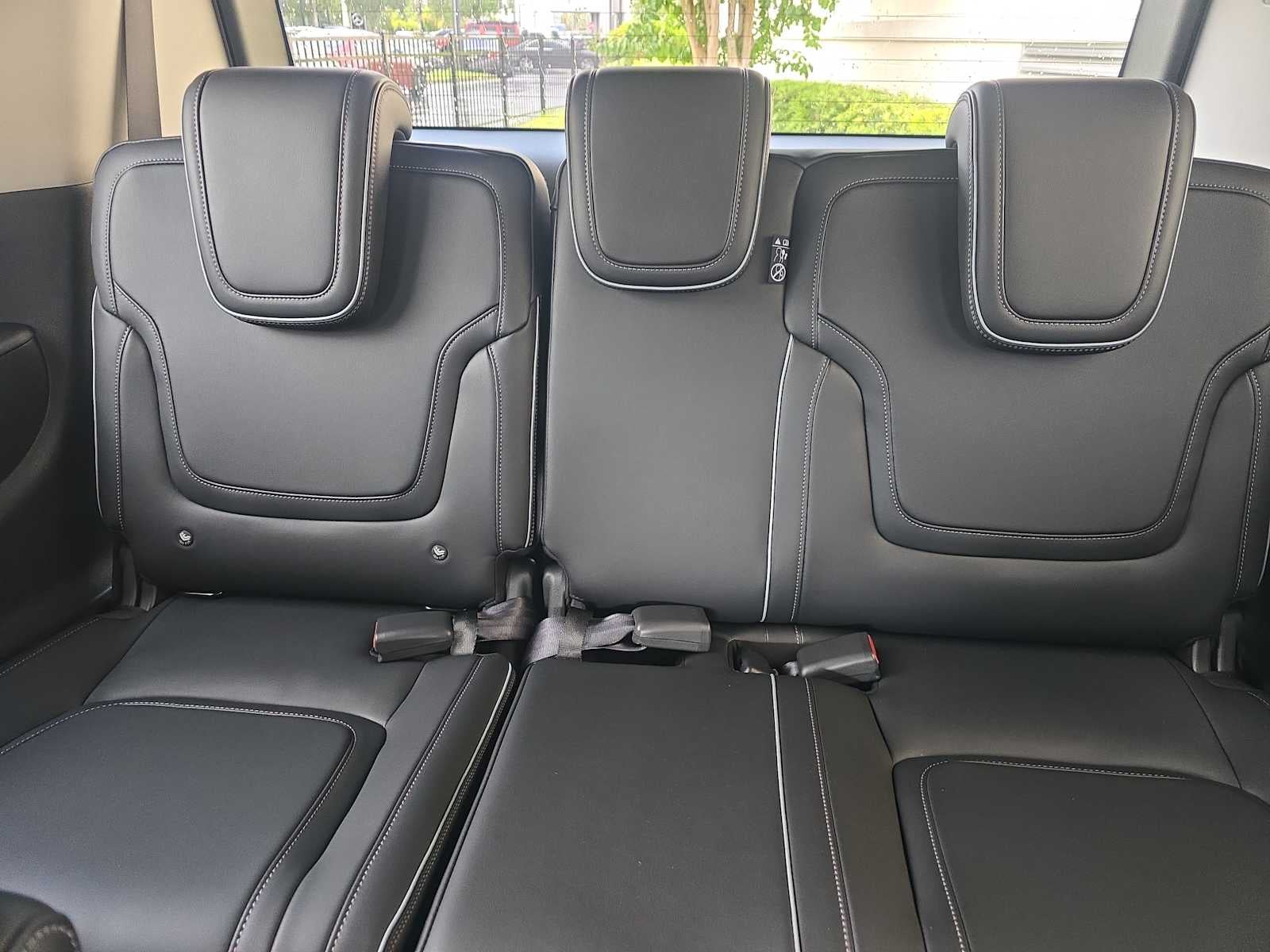 2027 INFINITI QX80 LUXE