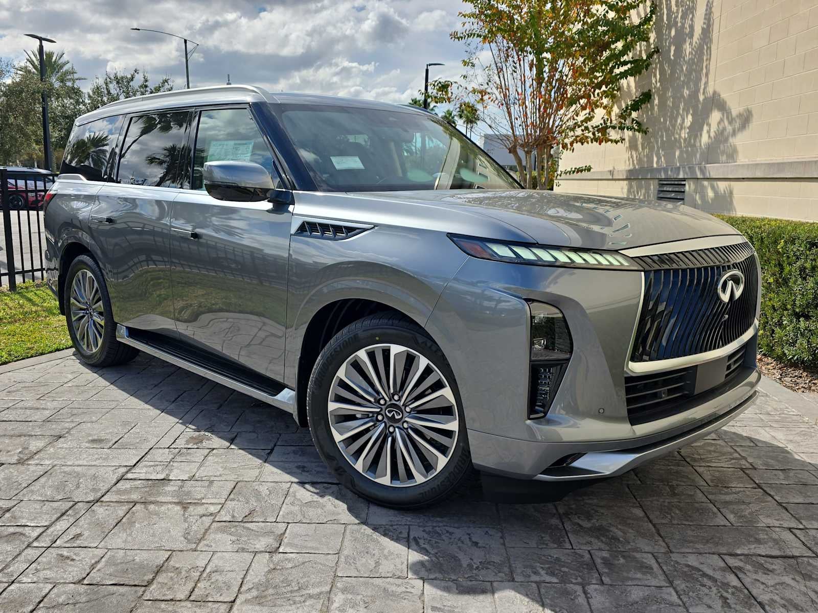2026 INFINITI QX80 LUXE