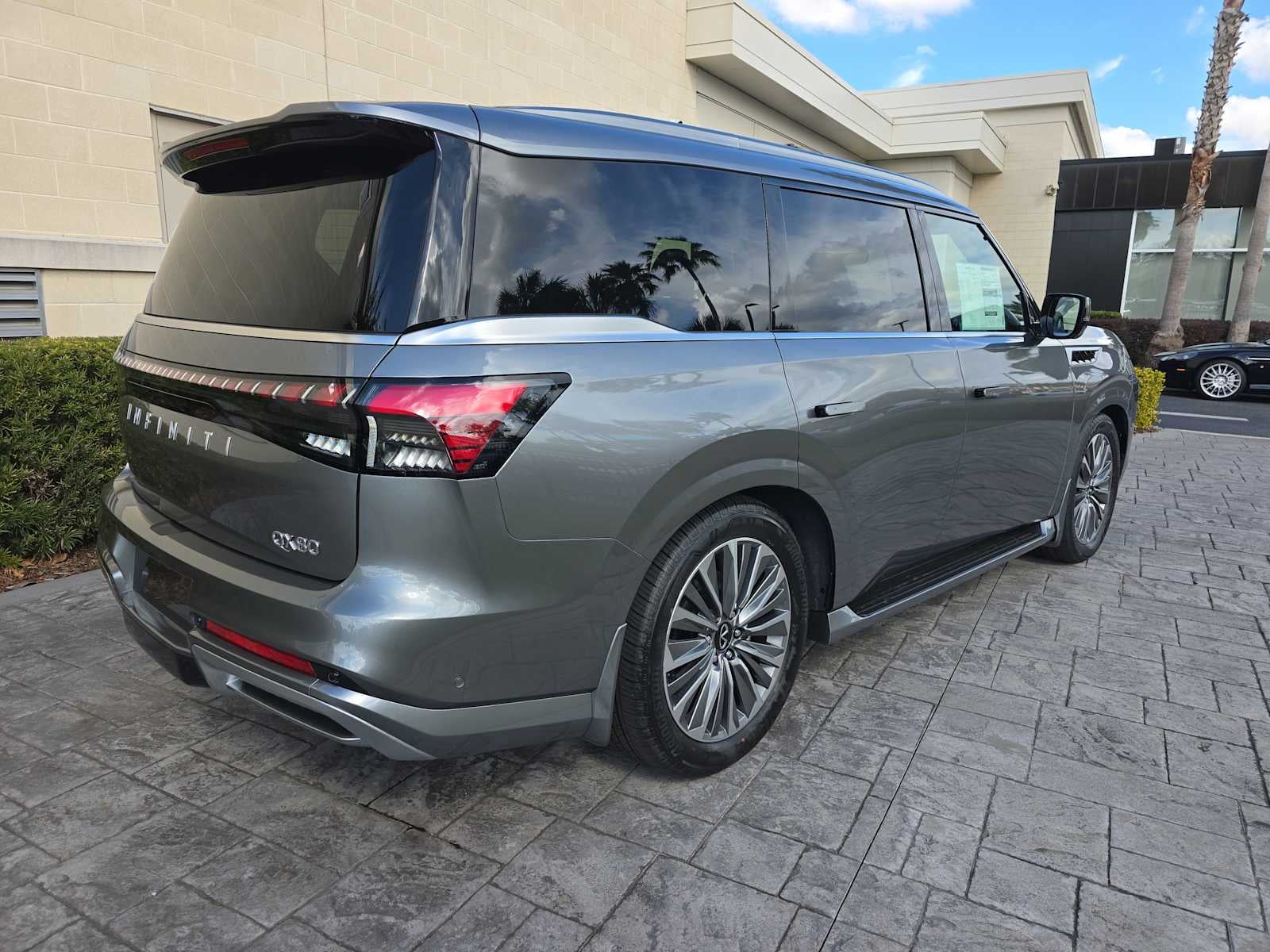 2026 INFINITI QX80 LUXE