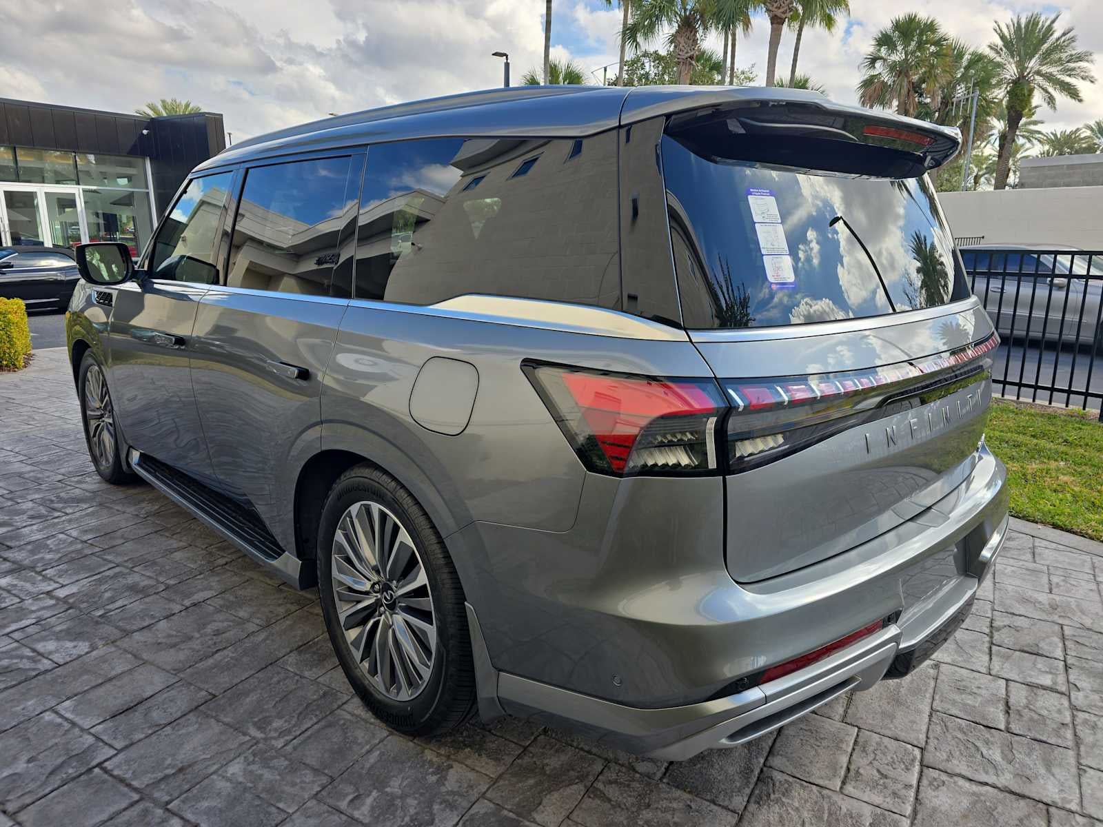 2026 INFINITI QX80 LUXE