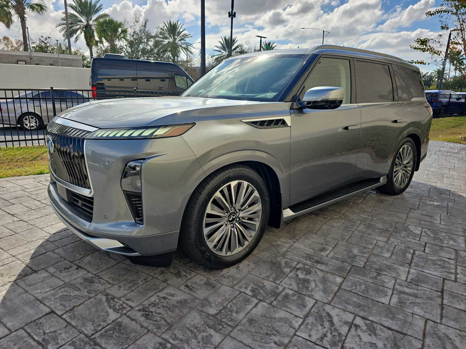 2026 INFINITI QX80 LUXE