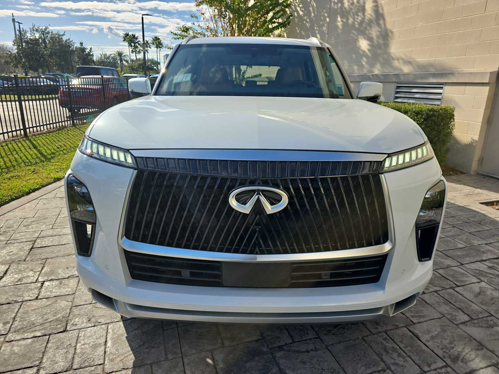 2026 INFINITI QX80 LUXE