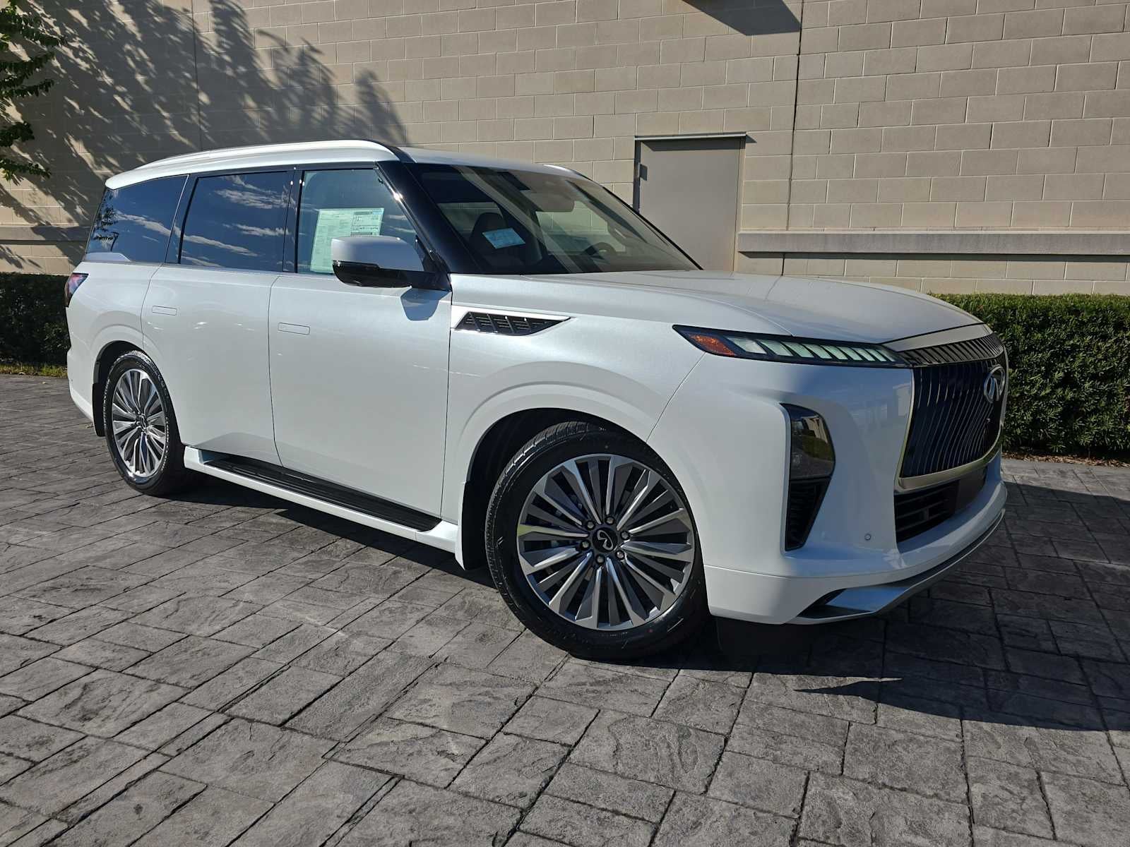 2026 INFINITI QX80 LUXE