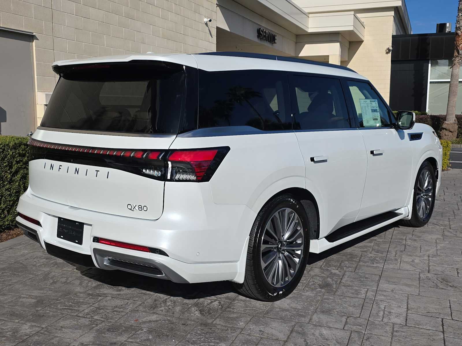 2026 INFINITI QX80 LUXE