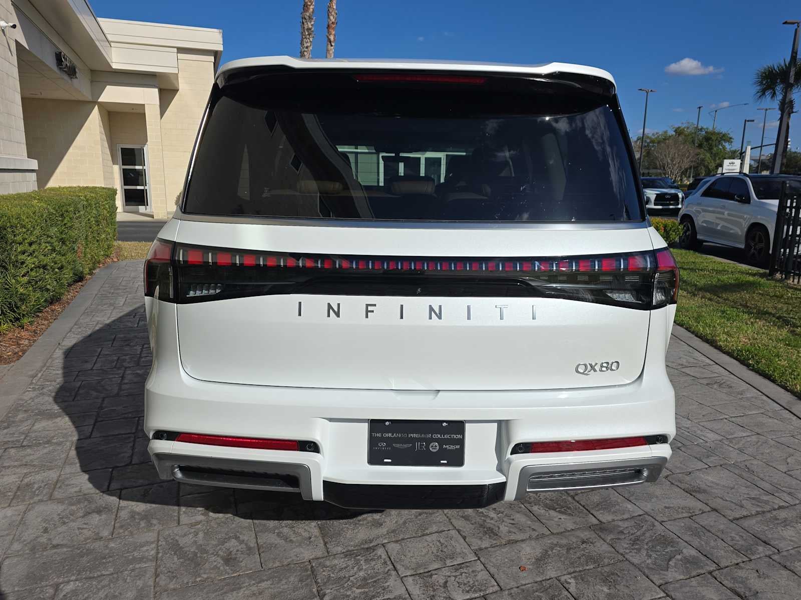 2026 INFINITI QX80 LUXE