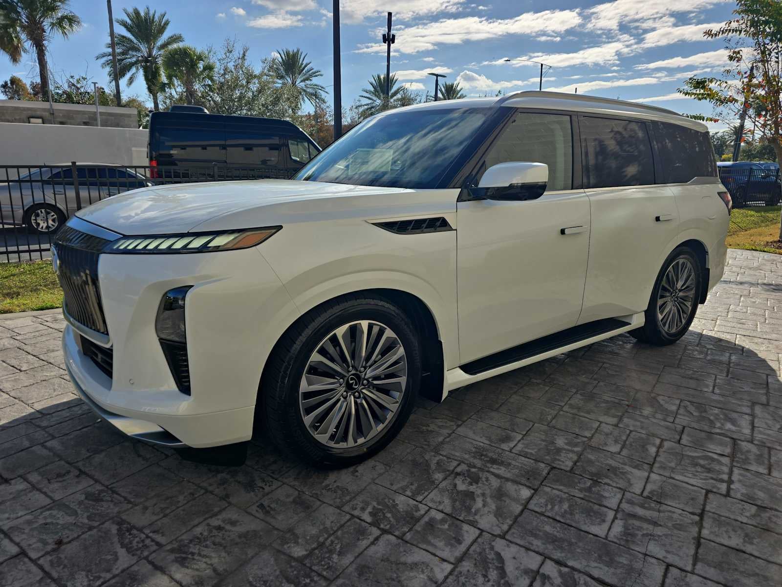 2026 INFINITI QX80 LUXE