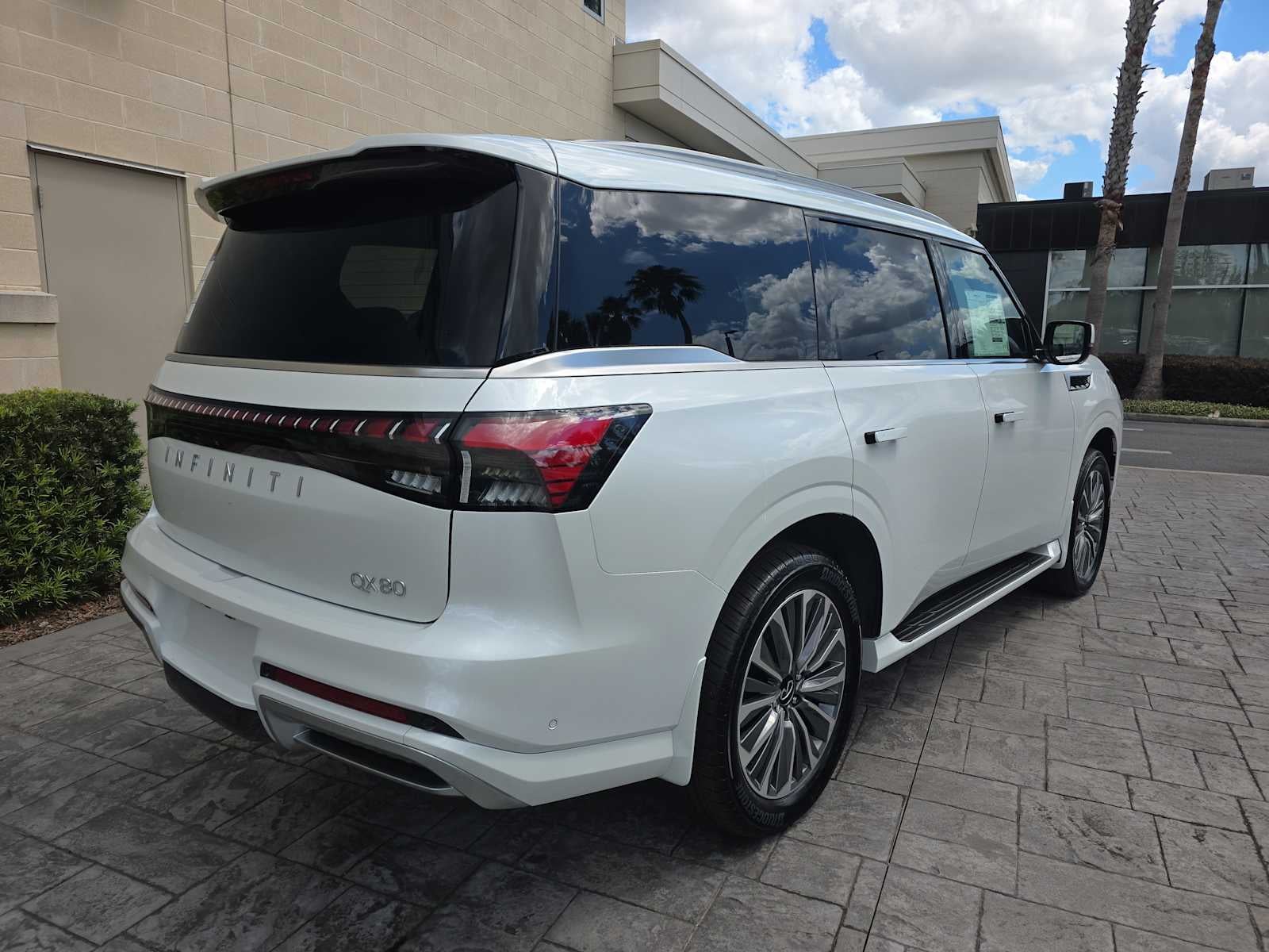 2026 INFINITI QX80 LUXE