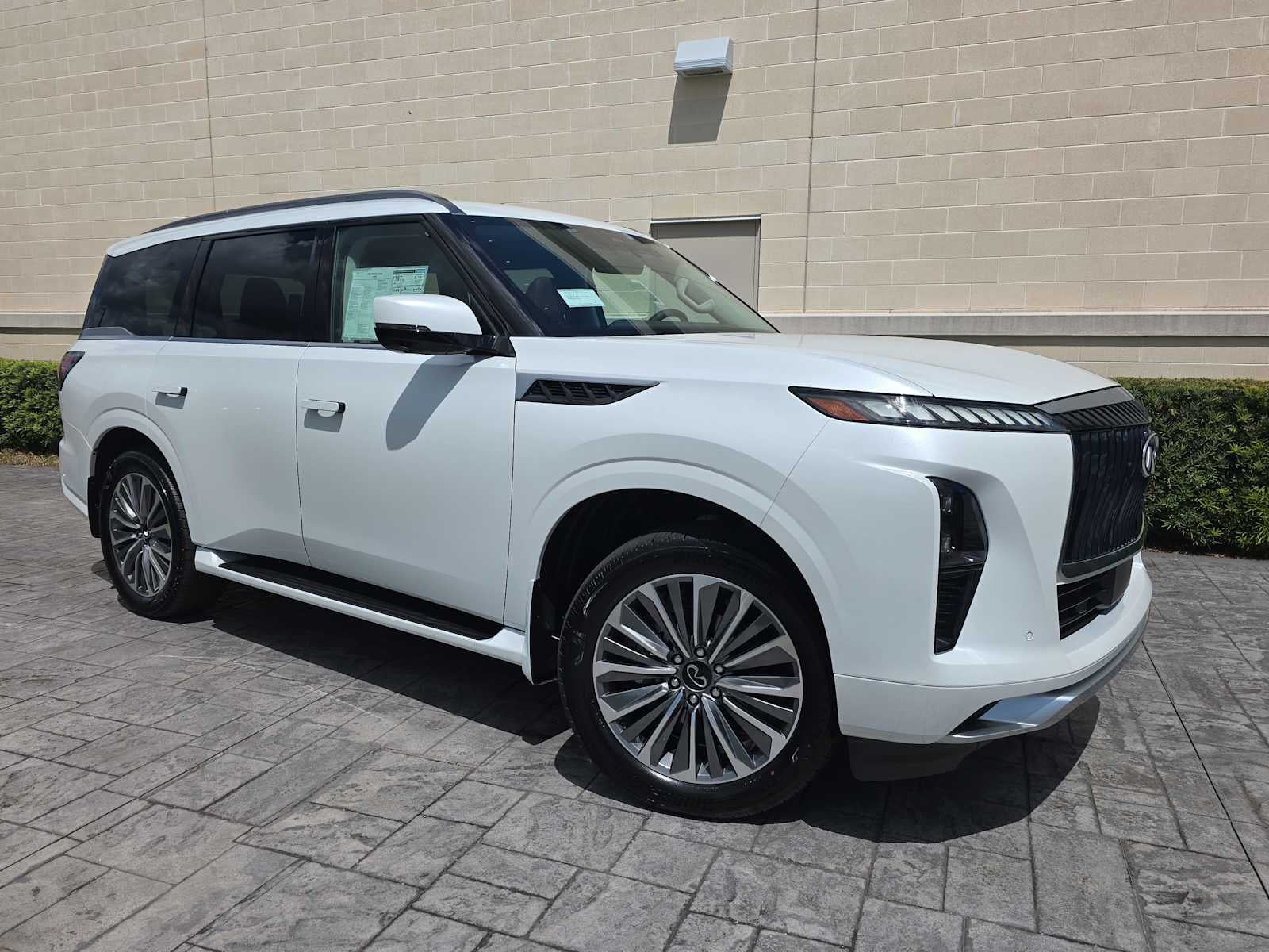 2026 INFINITI QX80 LUXE