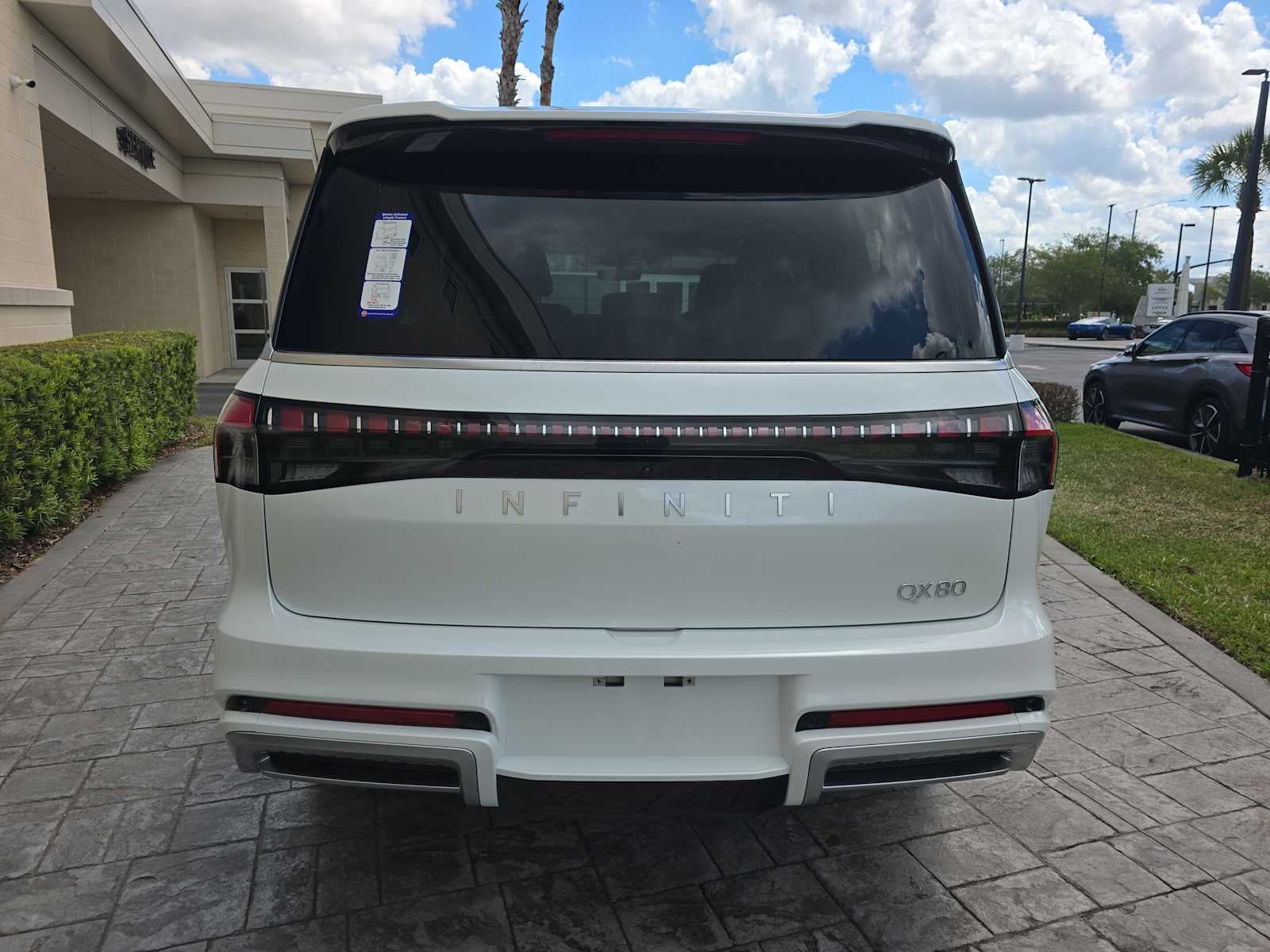 2026 INFINITI QX80 LUXE