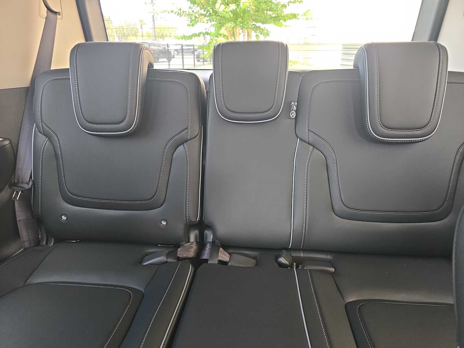 2027 INFINITI QX80 LUXE