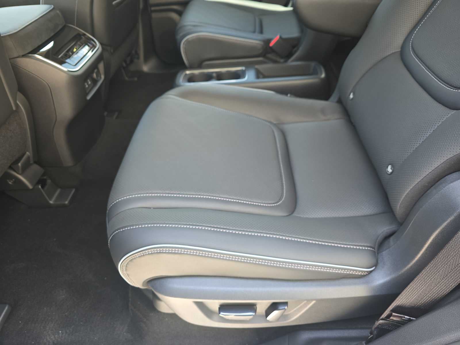 2027 INFINITI QX80 LUXE