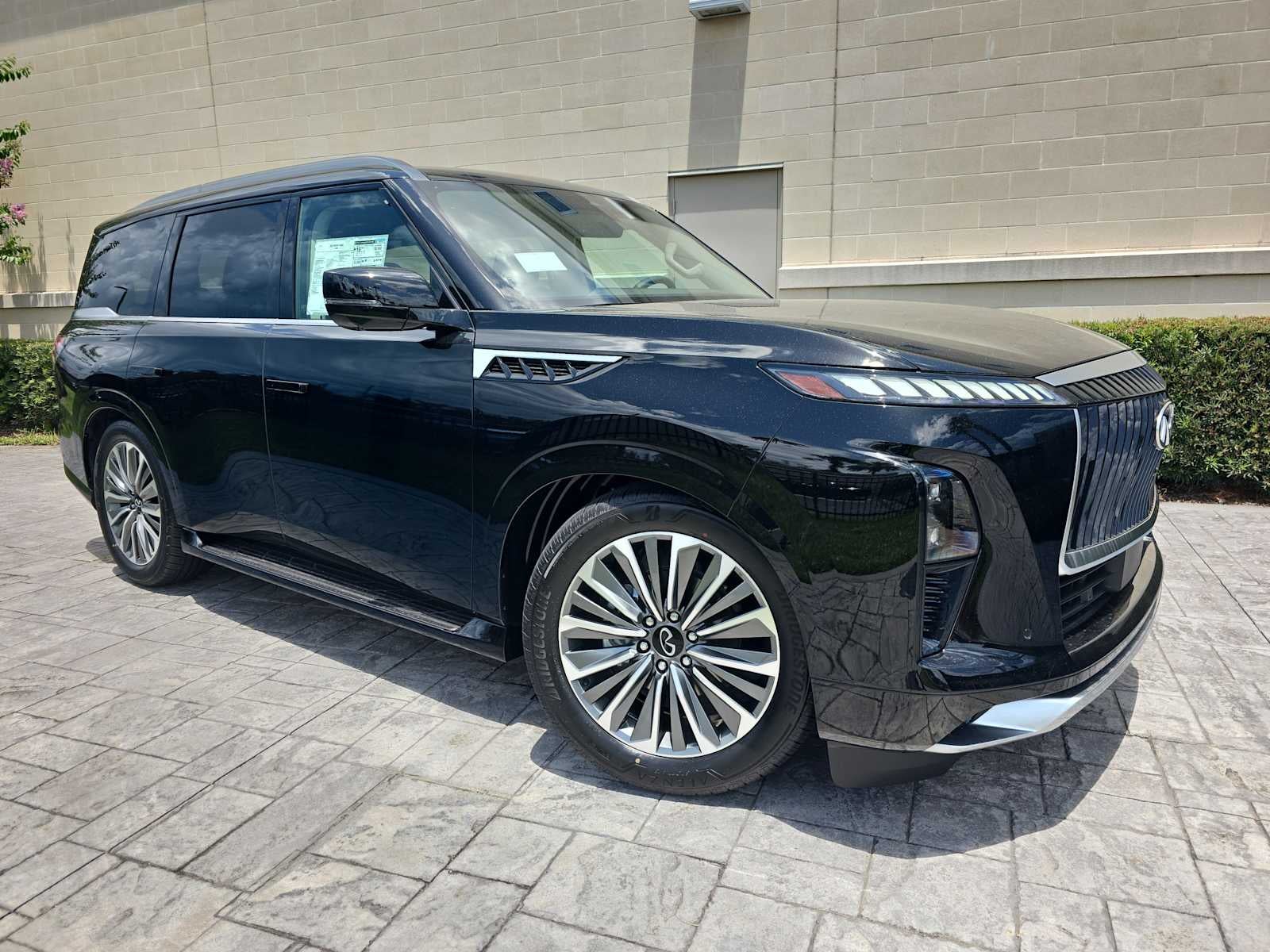 2027 INFINITI QX80 LUXE