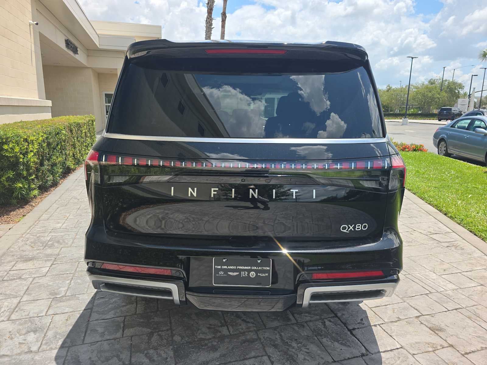 2027 INFINITI QX80 LUXE