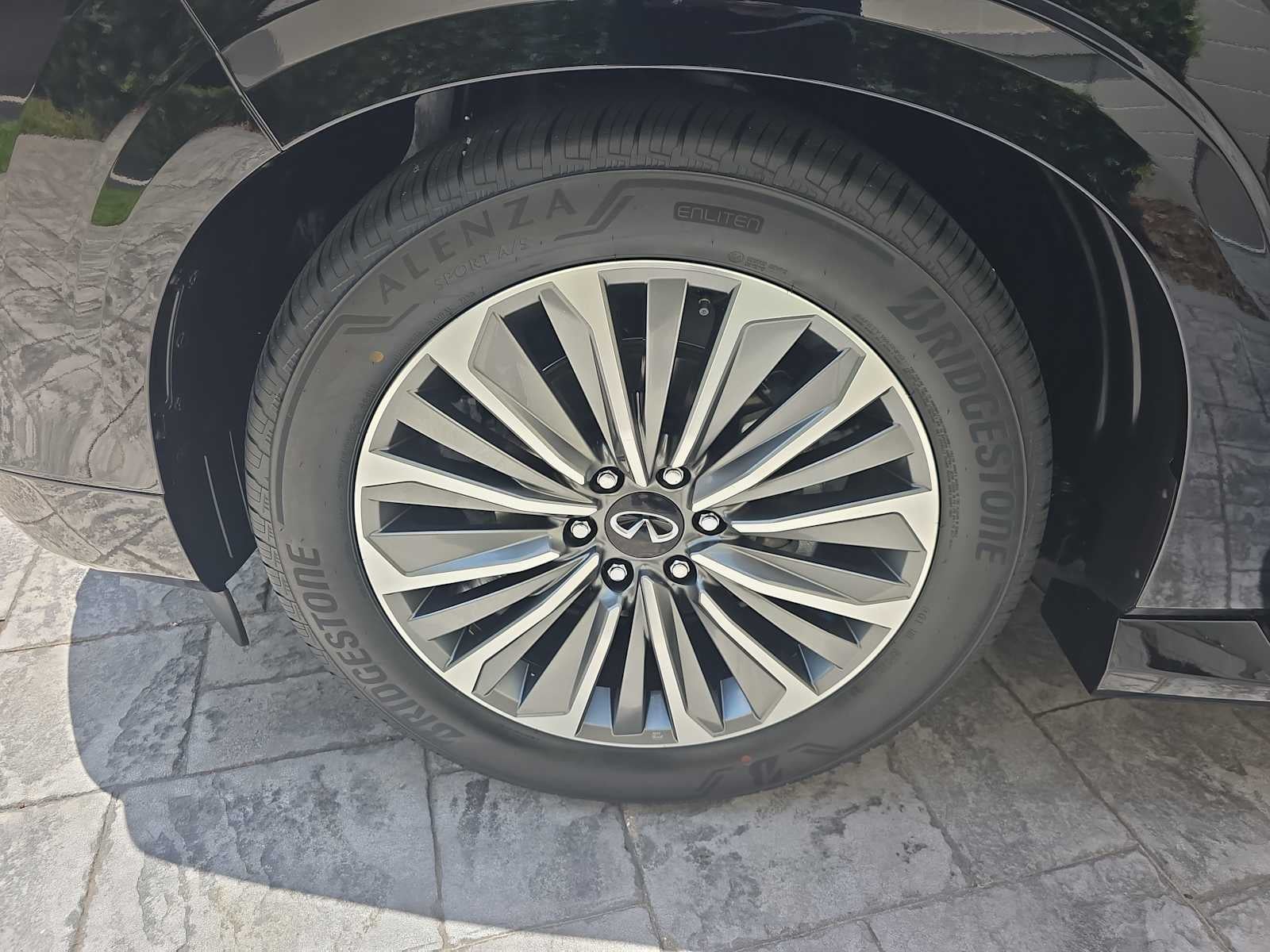 2027 INFINITI QX80 LUXE