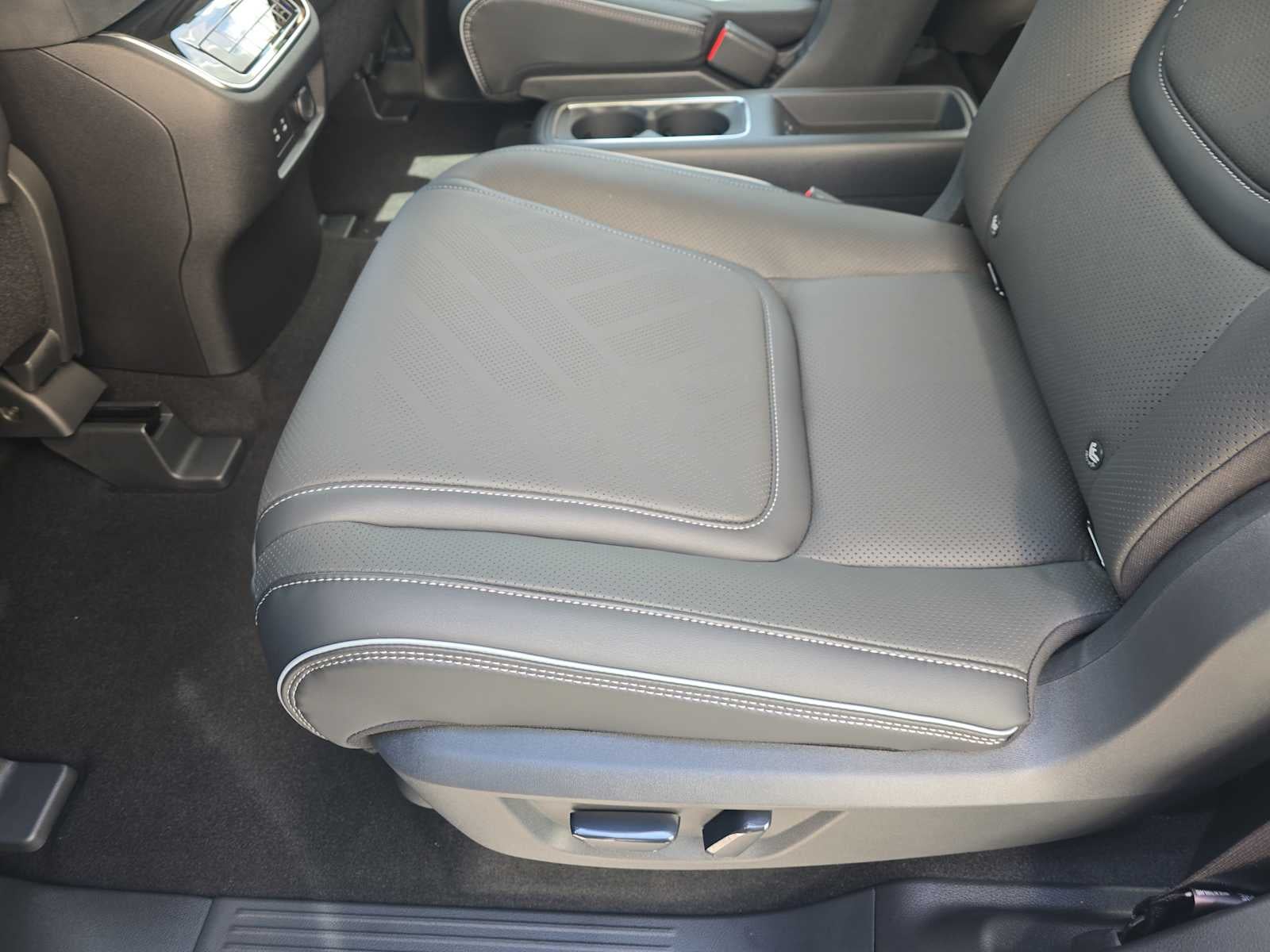 2027 INFINITI QX80 LUXE