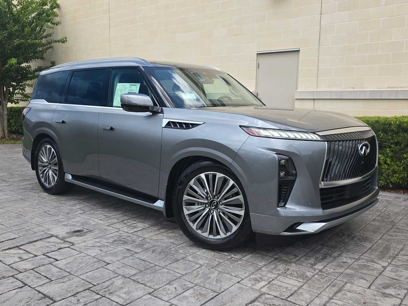 2027 INFINITI QX80 LUXE