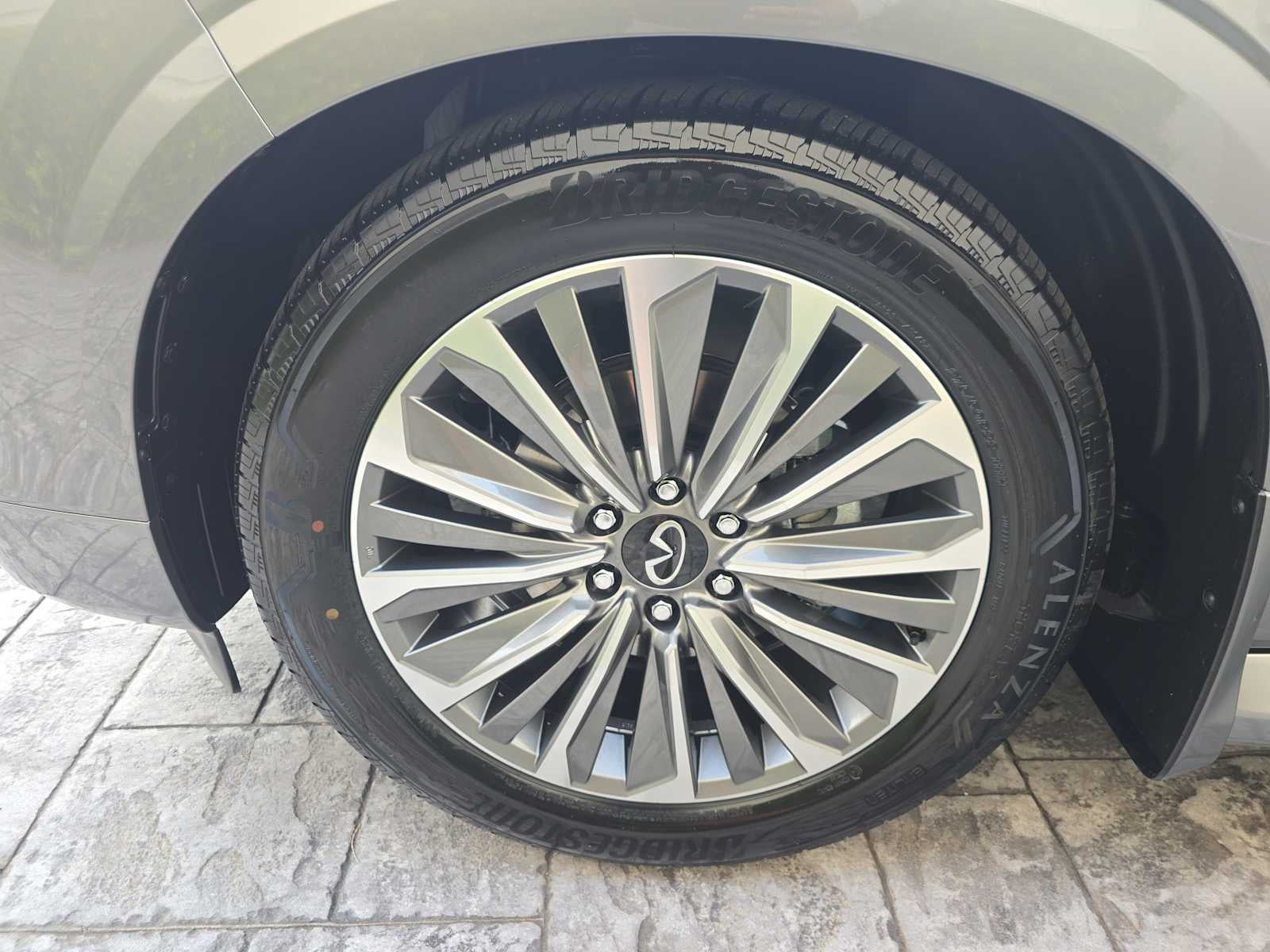 2027 INFINITI QX80 LUXE