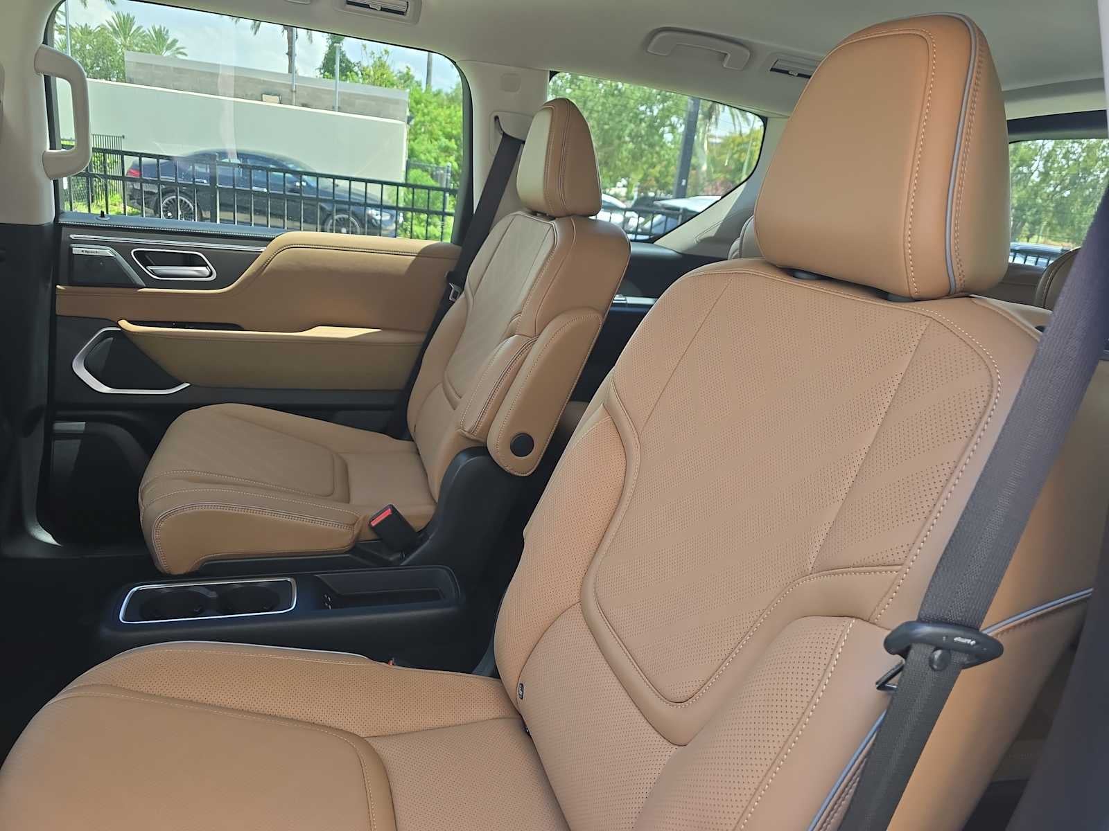 2027 INFINITI QX80 LUXE