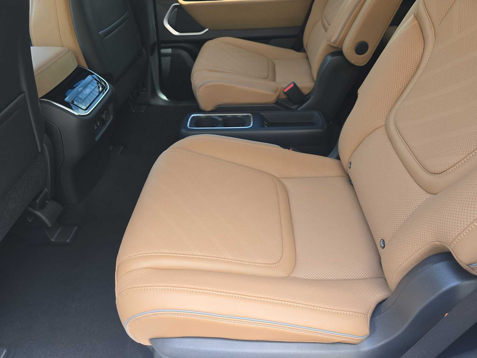 2027 INFINITI QX80 LUXE