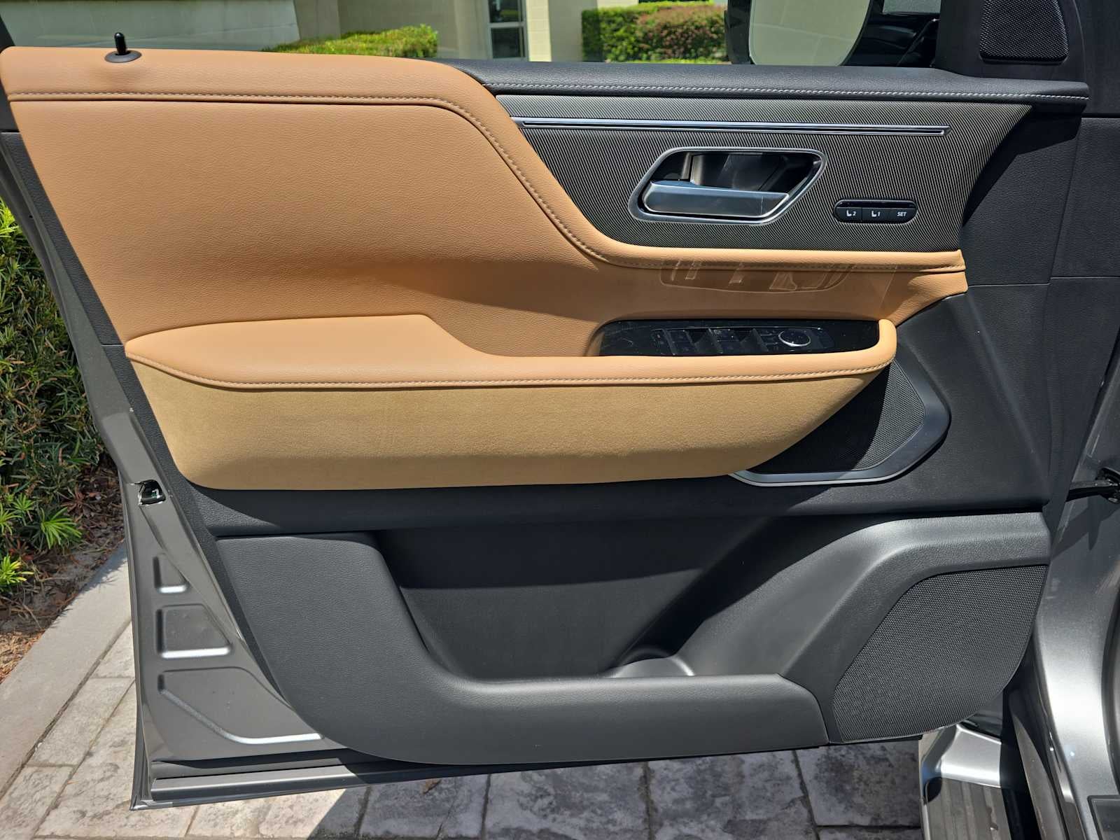 2027 INFINITI QX80 LUXE