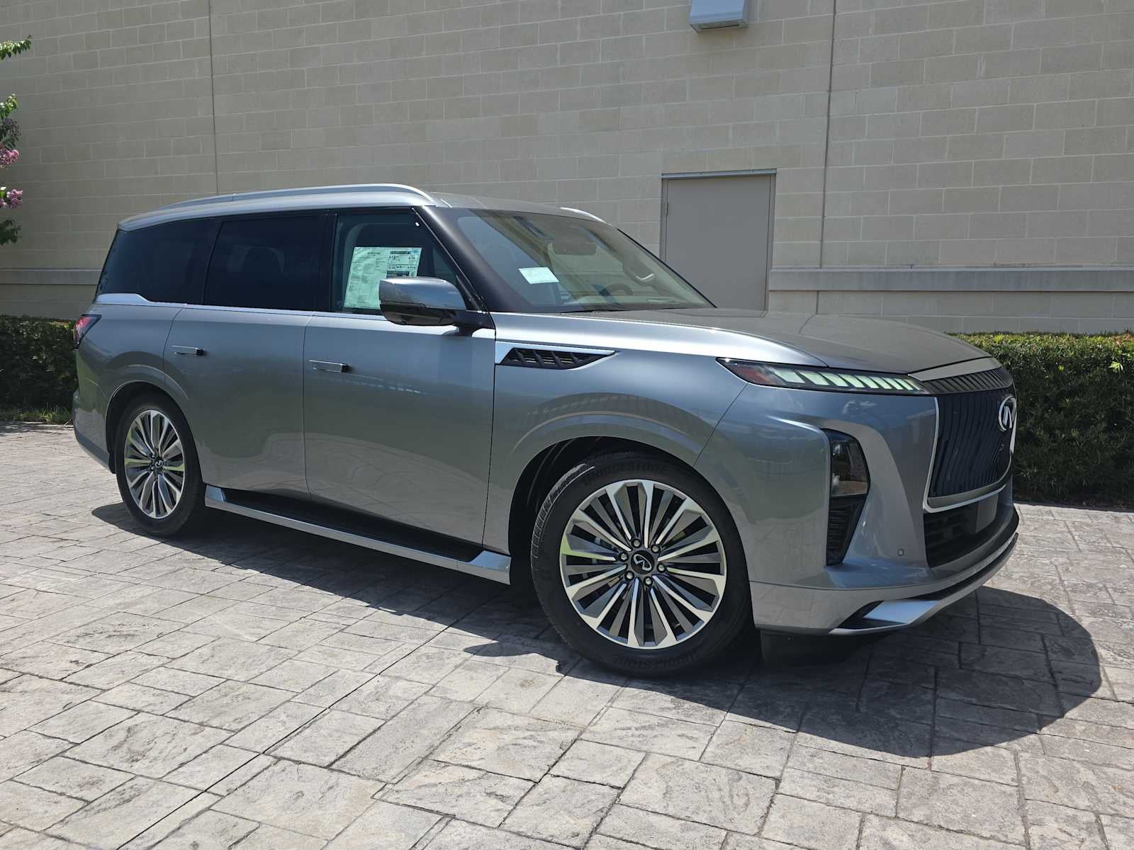 2027 INFINITI QX80 LUXE