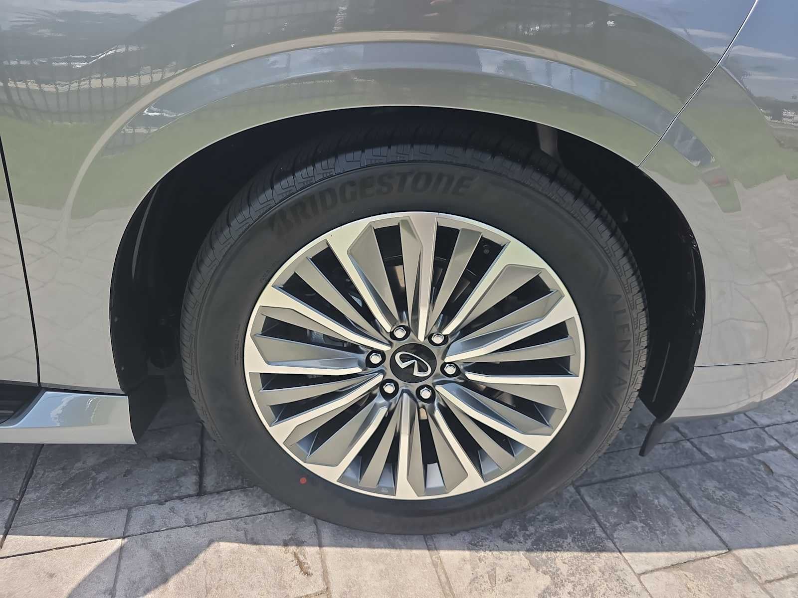 2027 INFINITI QX80 LUXE