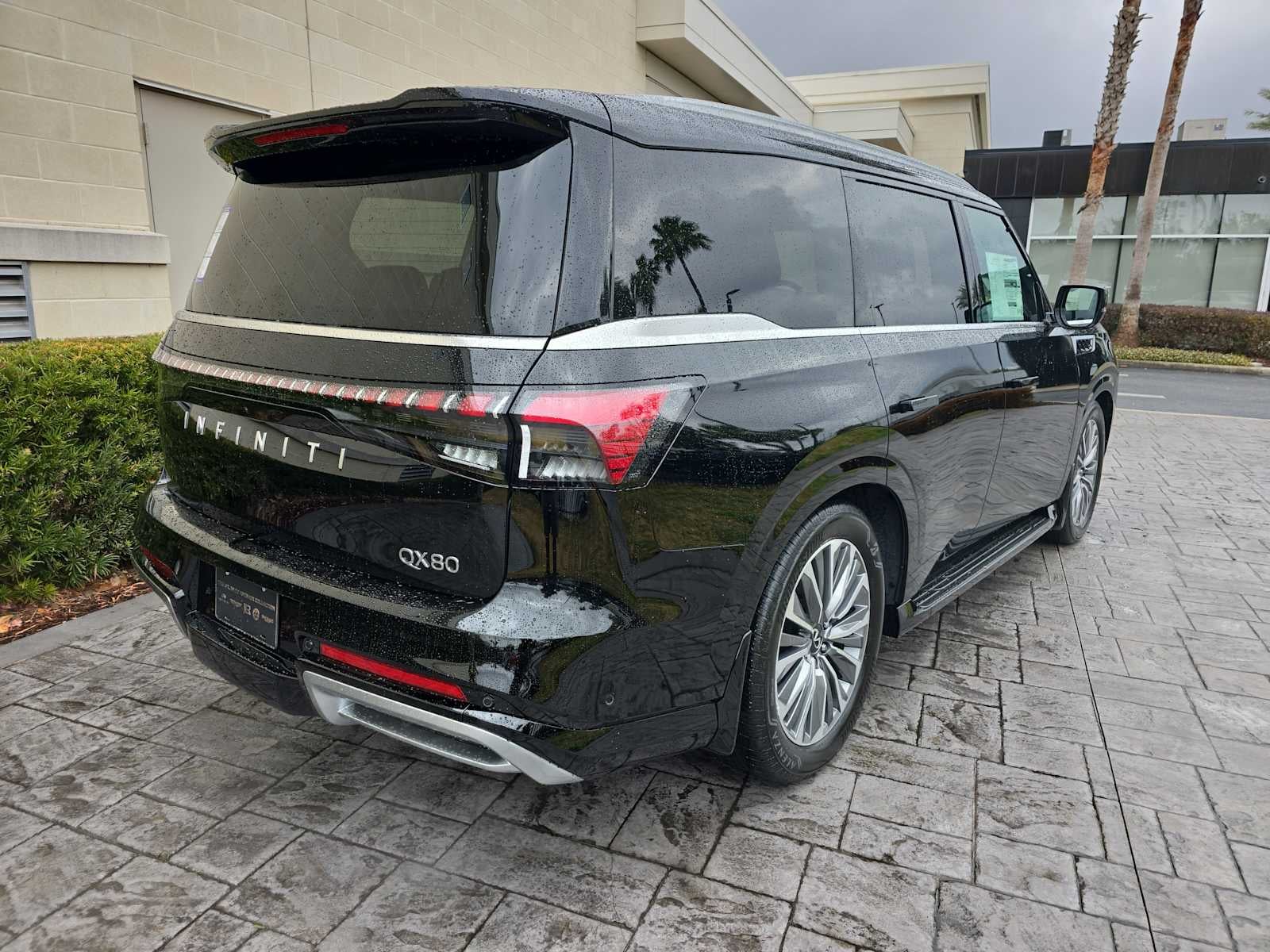 2026 INFINITI QX80 LUXE