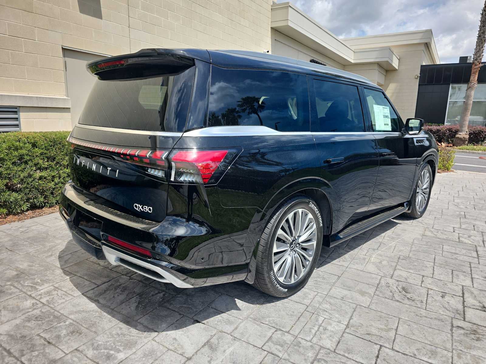2026 INFINITI QX80 LUXE