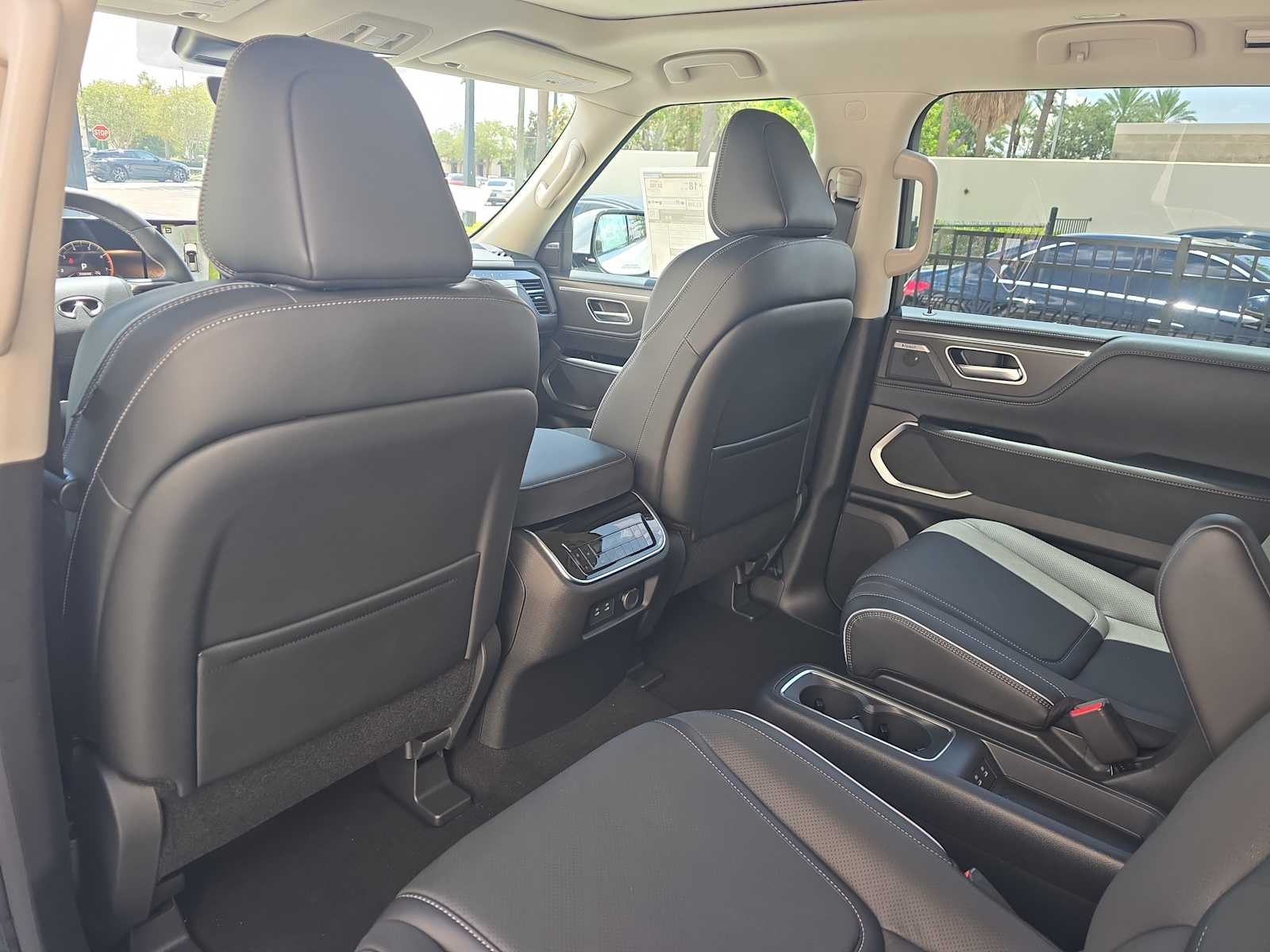 2027 INFINITI QX80 LUXE