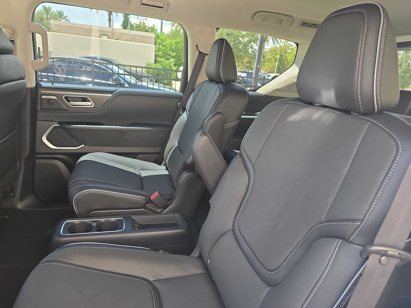 2027 INFINITI QX80 LUXE