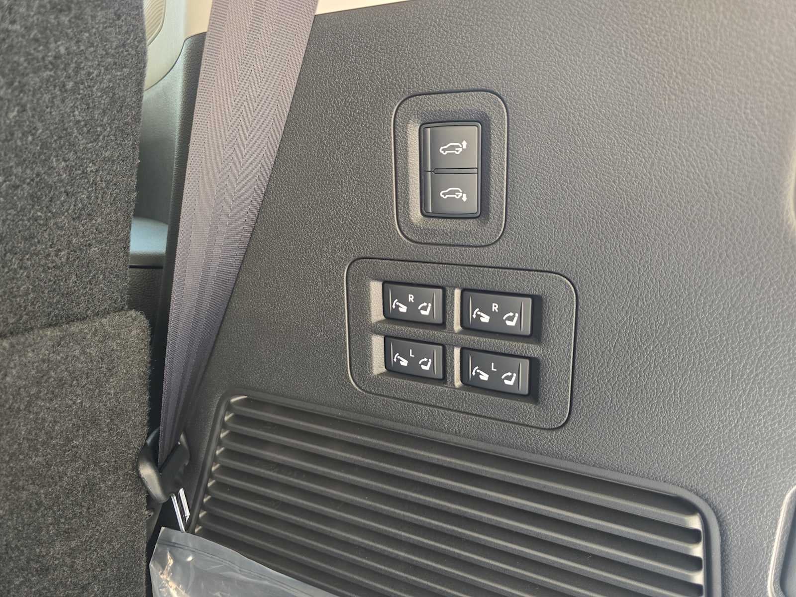 2027 INFINITI QX80 LUXE