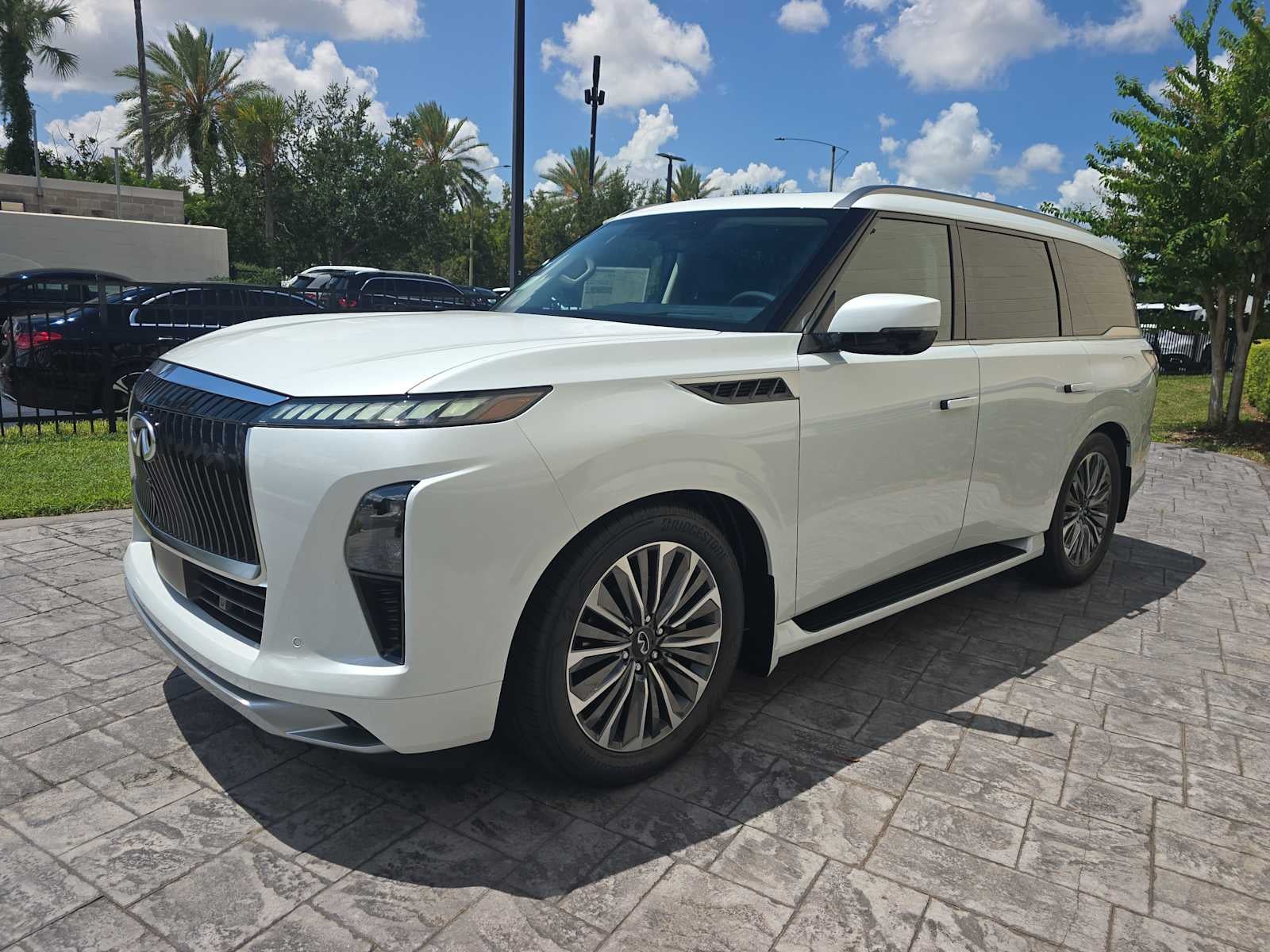 2027 INFINITI QX80 LUXE