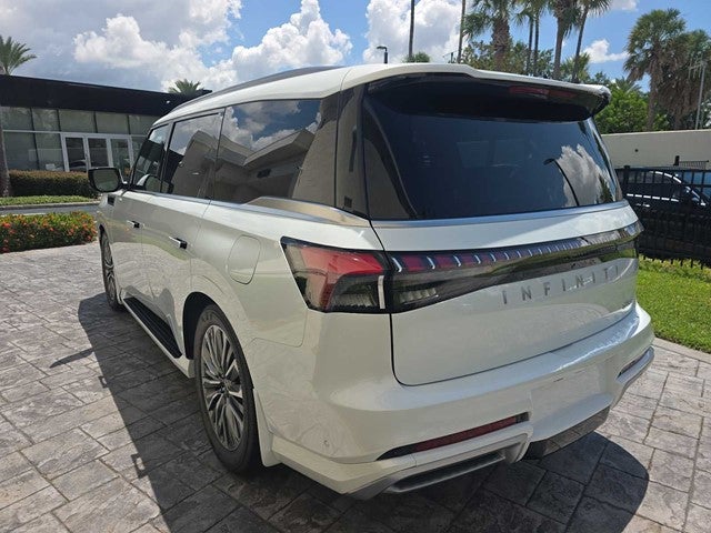 2027 INFINITI QX80 LUXE