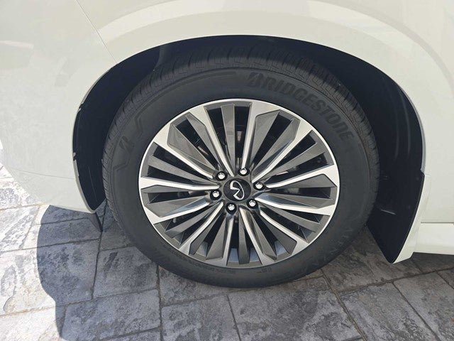 2027 INFINITI QX80 LUXE