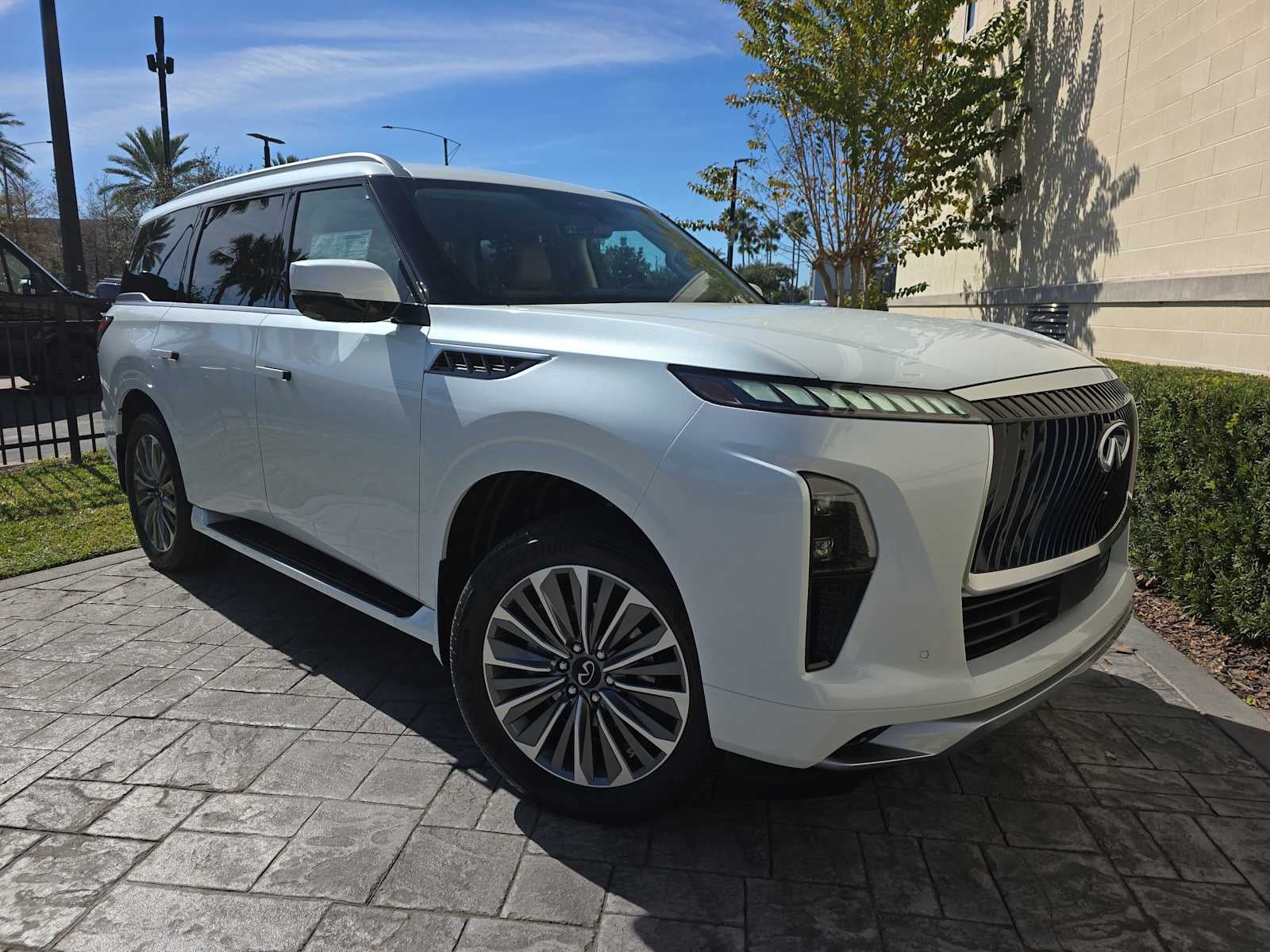 2026 INFINITI QX80 LUXE