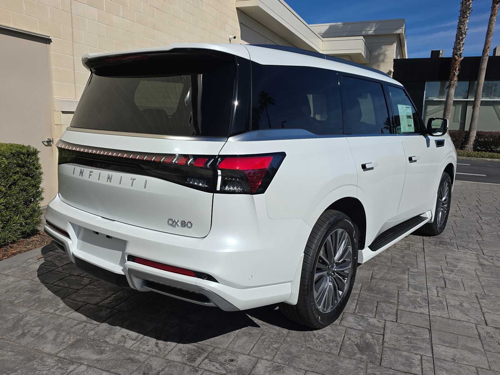 2026 INFINITI QX80 LUXE