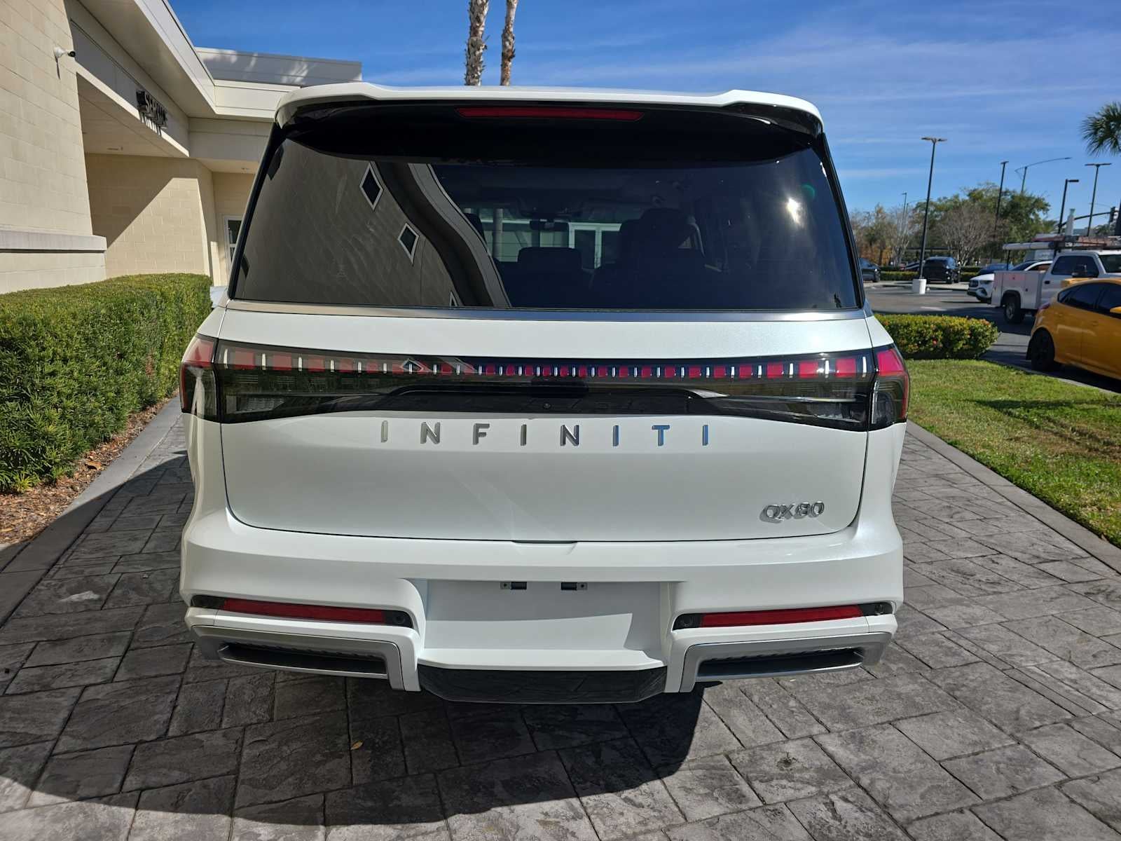 2026 INFINITI QX80 LUXE