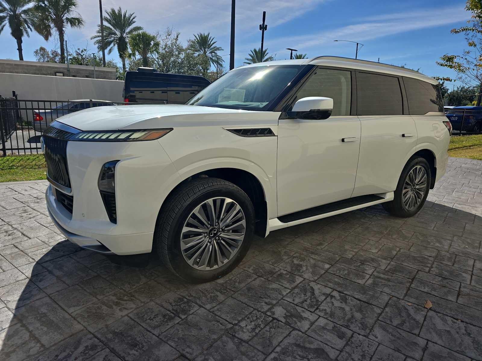 2026 INFINITI QX80 LUXE
