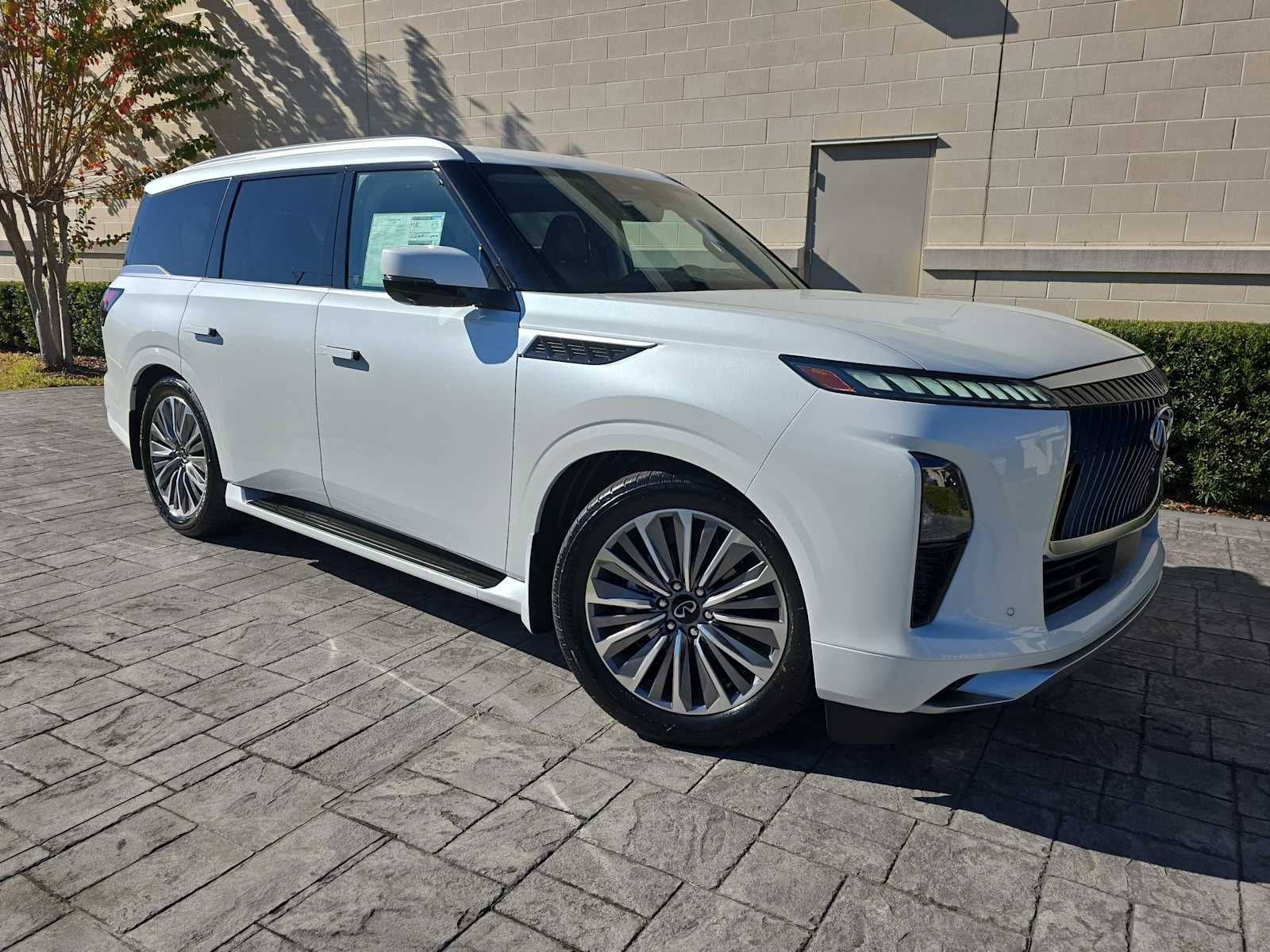 2026 INFINITI QX80 LUXE