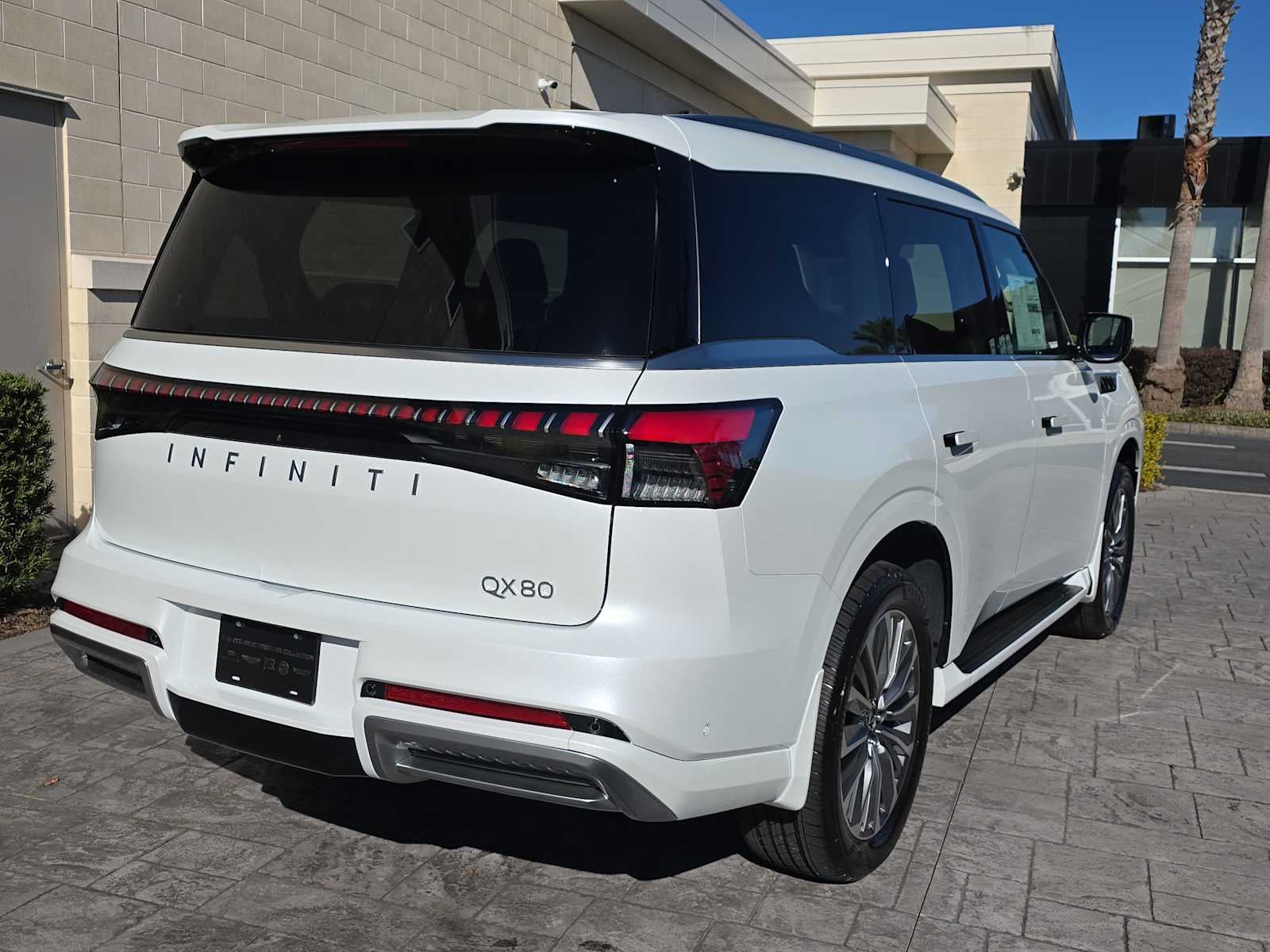 2026 INFINITI QX80 LUXE