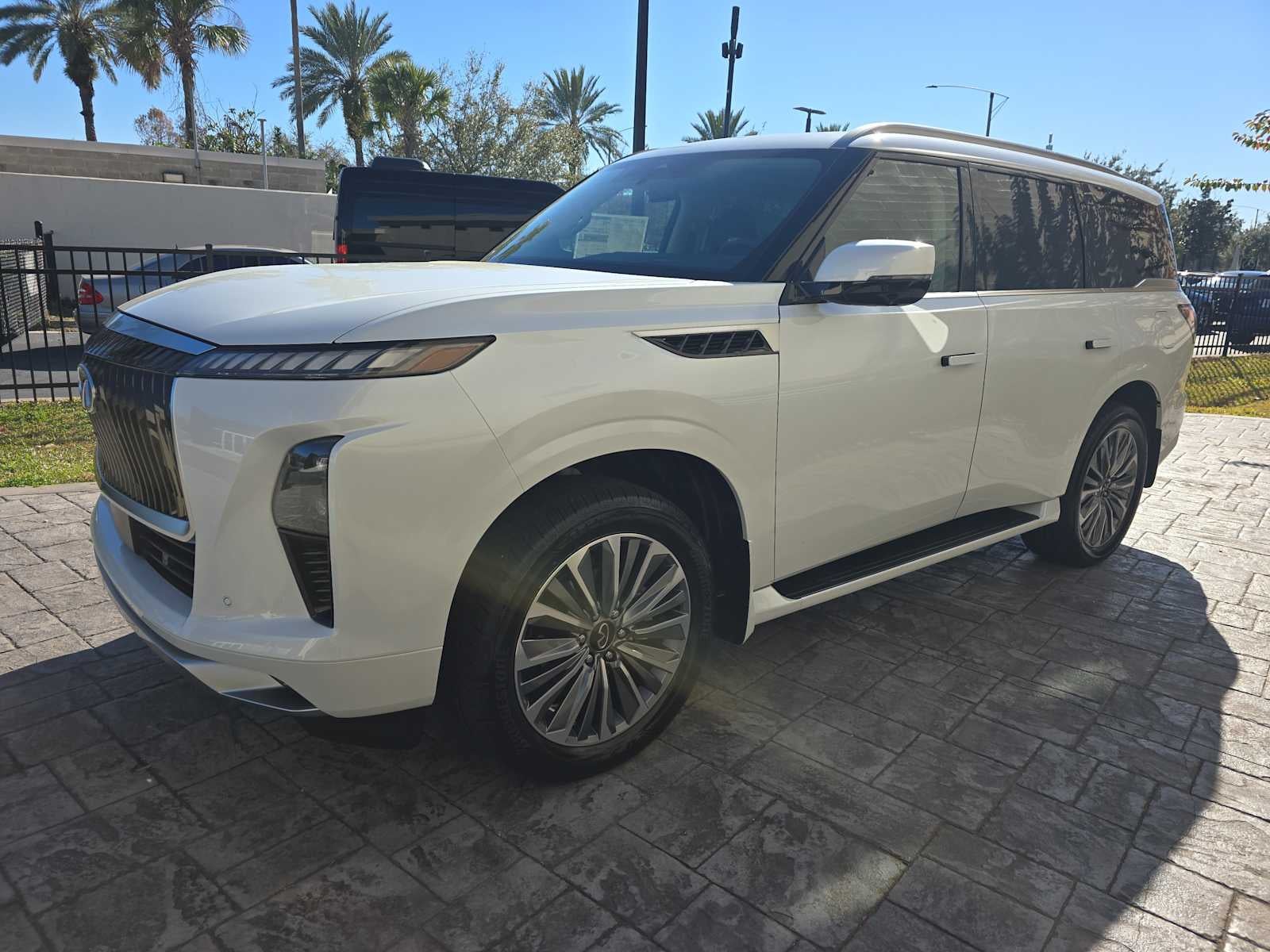 2026 INFINITI QX80 LUXE