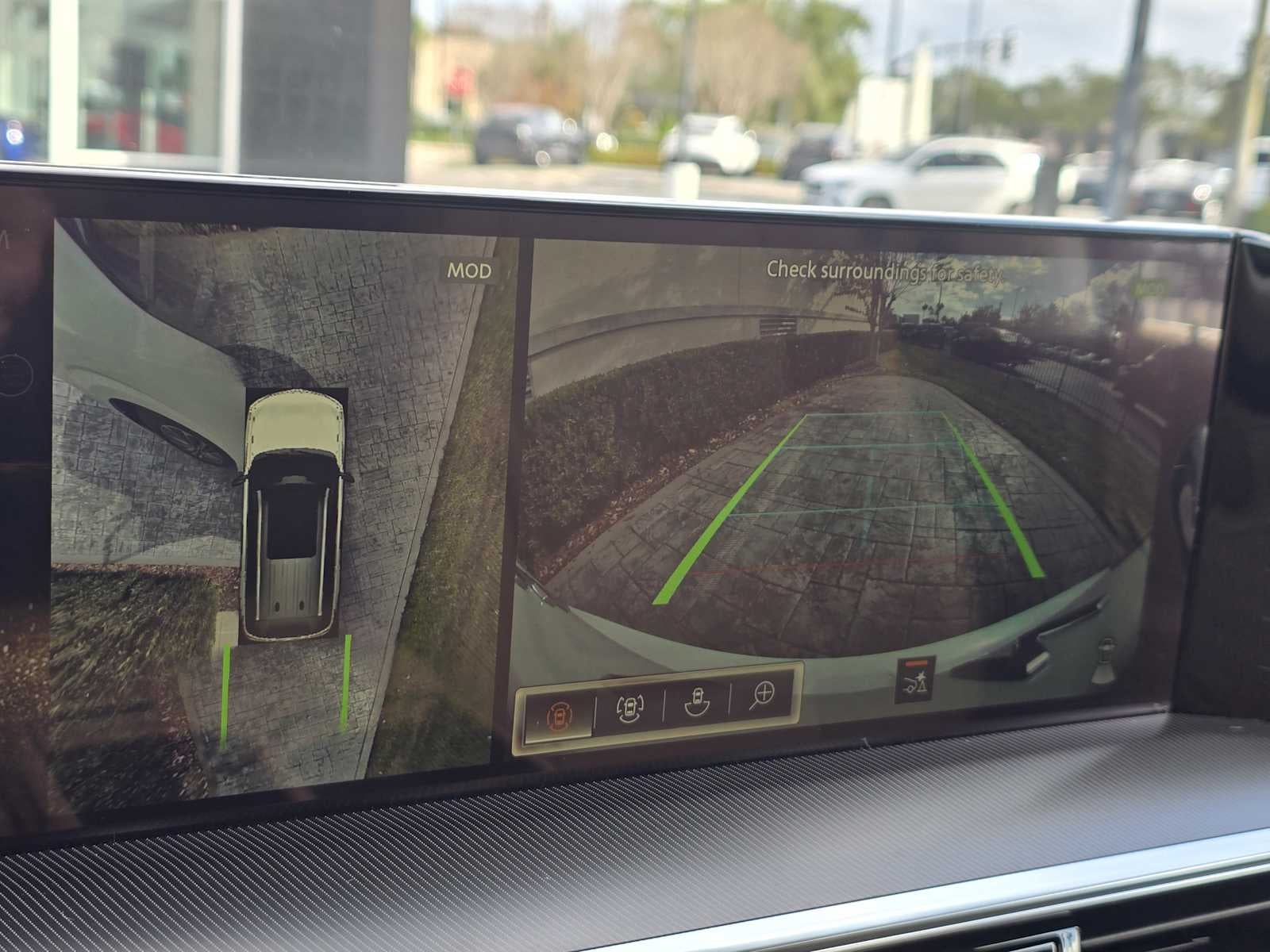 2026 INFINITI QX80 LUXE