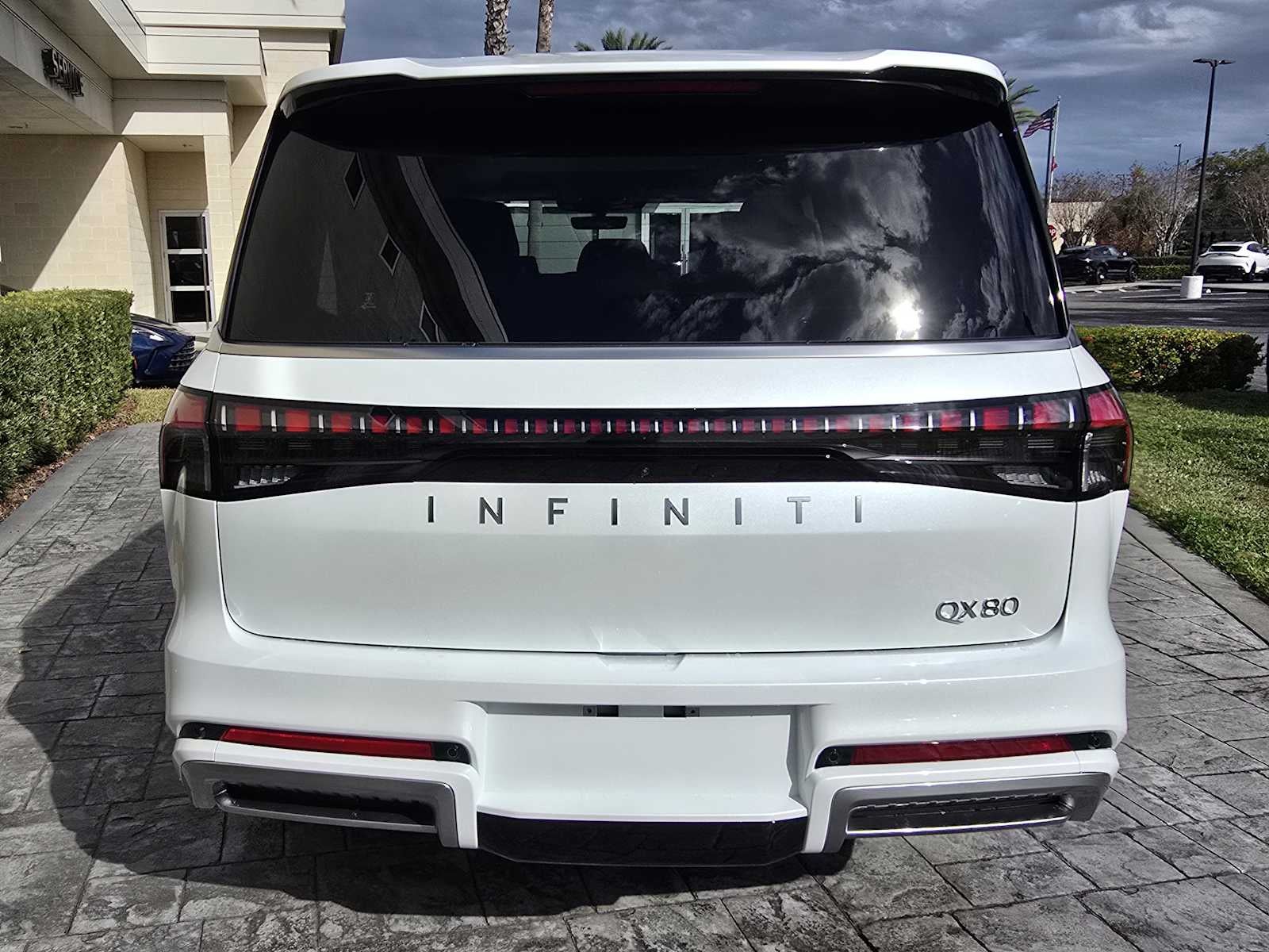 2026 INFINITI QX80 LUXE
