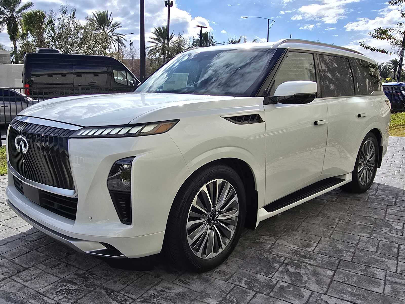 2026 INFINITI QX80 LUXE